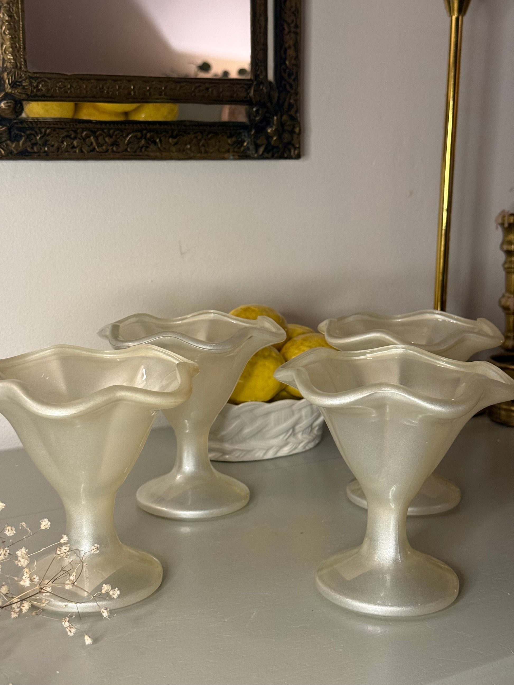 Parelmoer kleurige ijscoupes