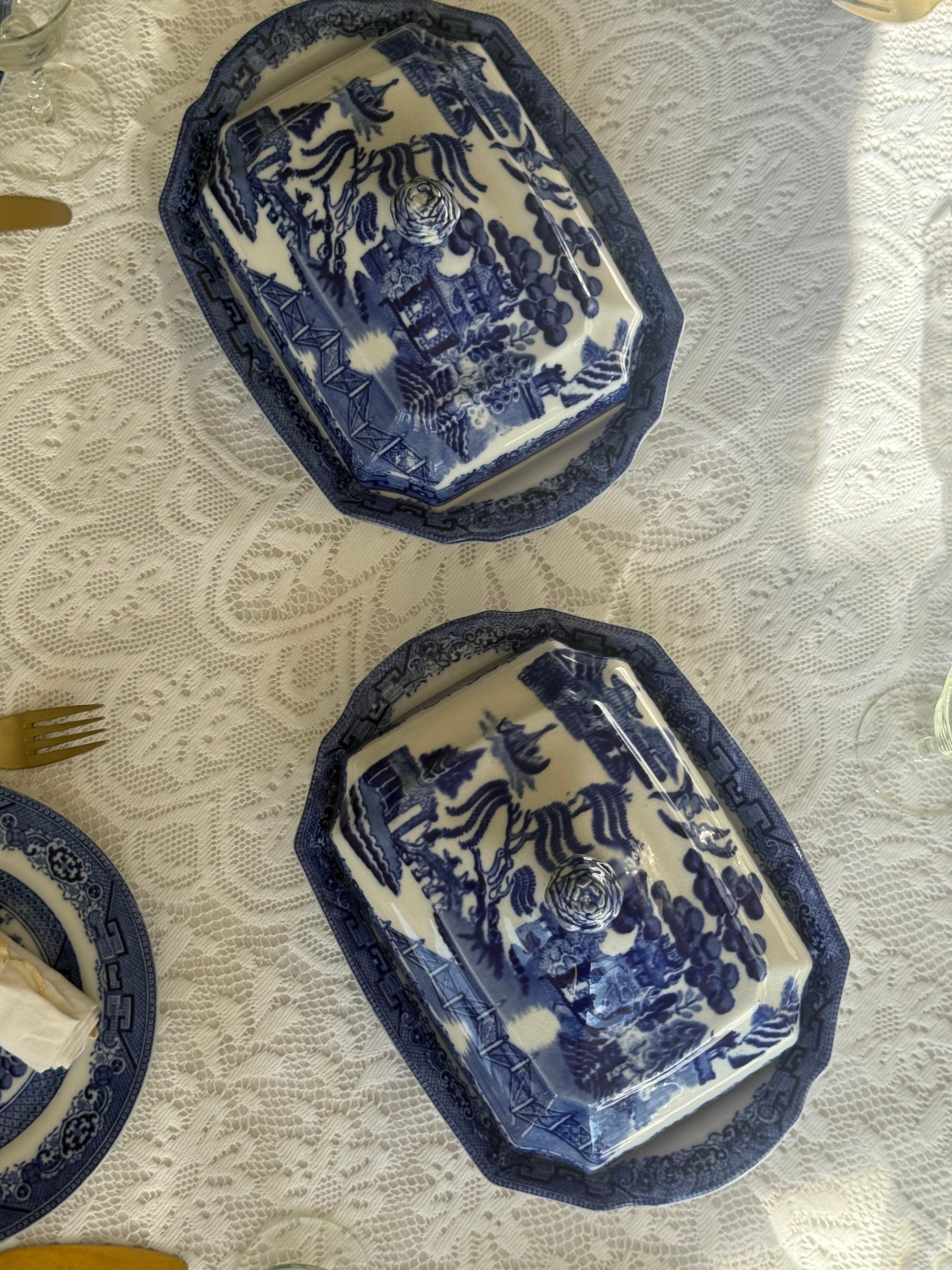 Opdek schalen met deksel. Blue Willow china” merk Baker&Co England.