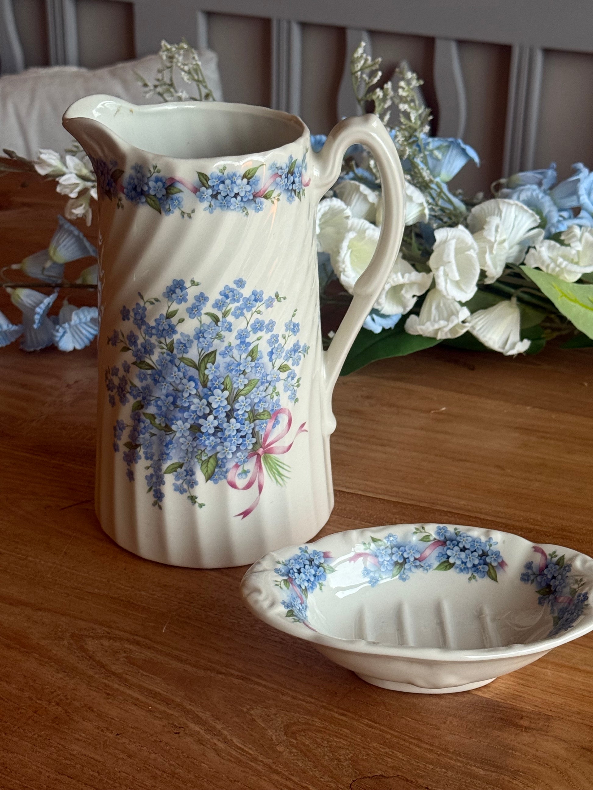 Kan & zeepbakje “meander” made in England.