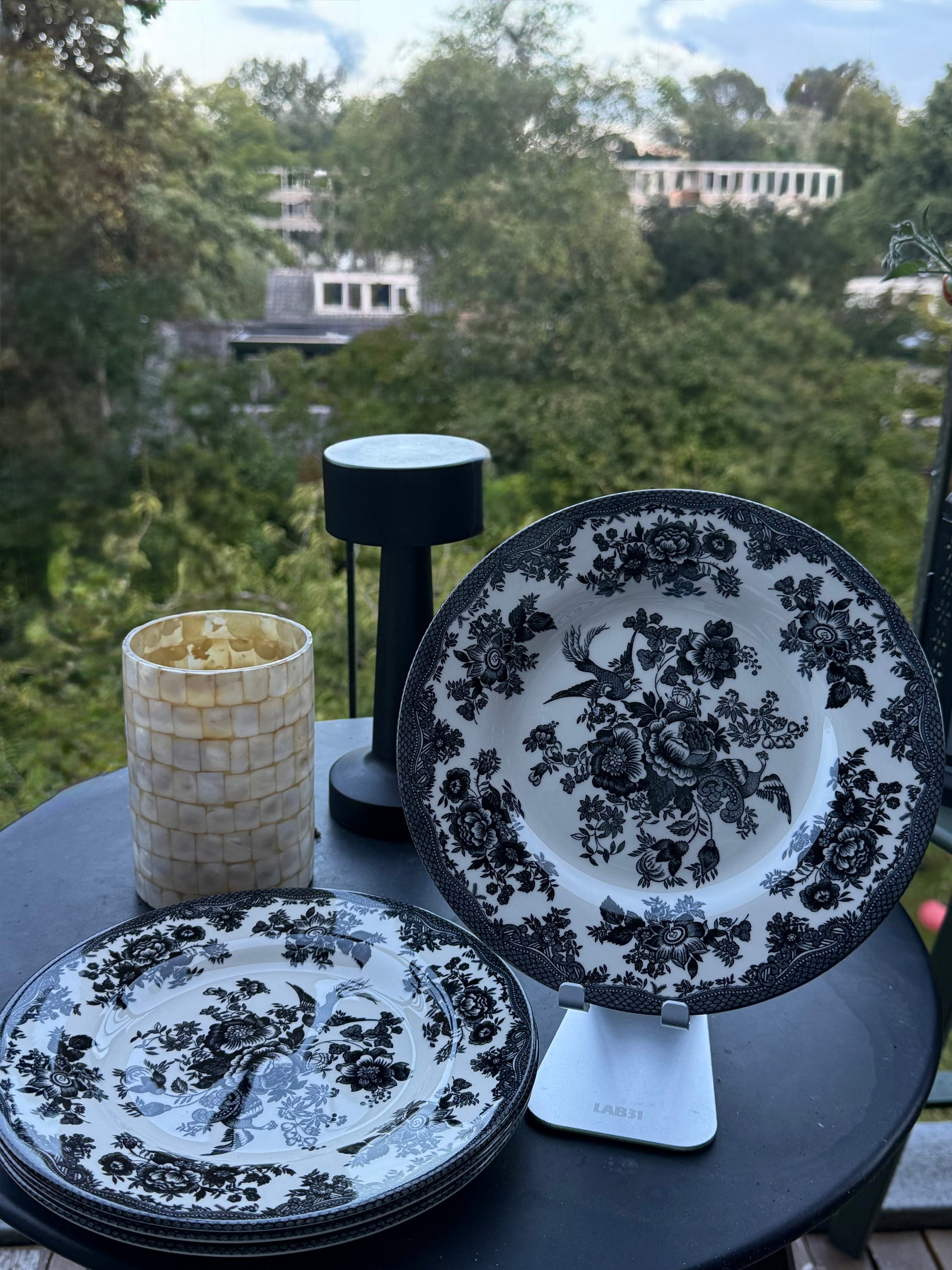 4 donkergrijze ontbijtborden