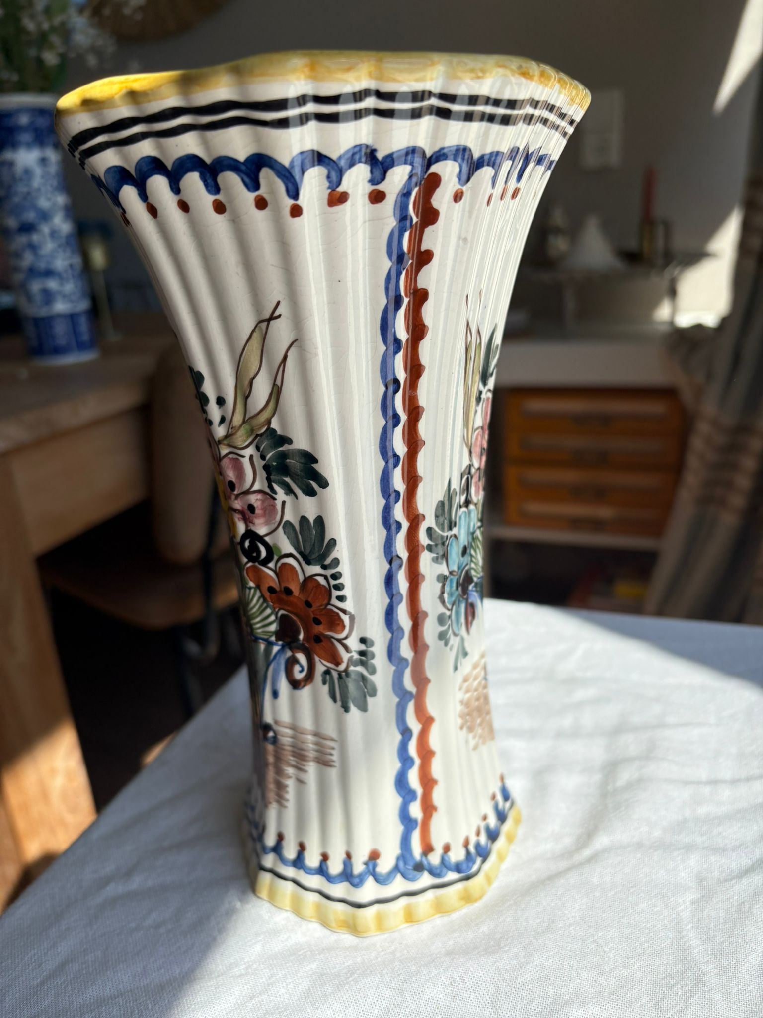 Delfstblauw handgeschilderde vaas