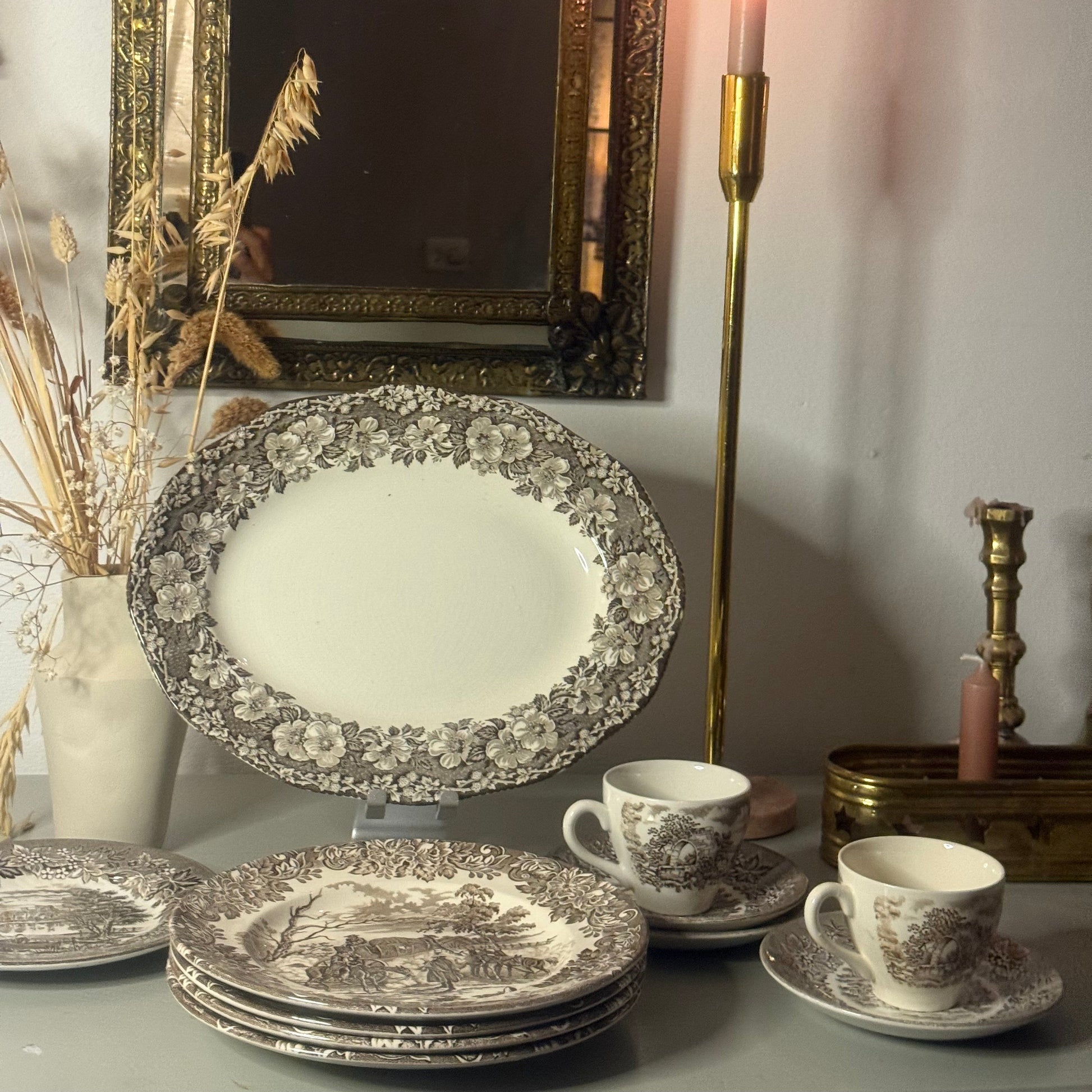 bruine serveerschaal Wedgewood.