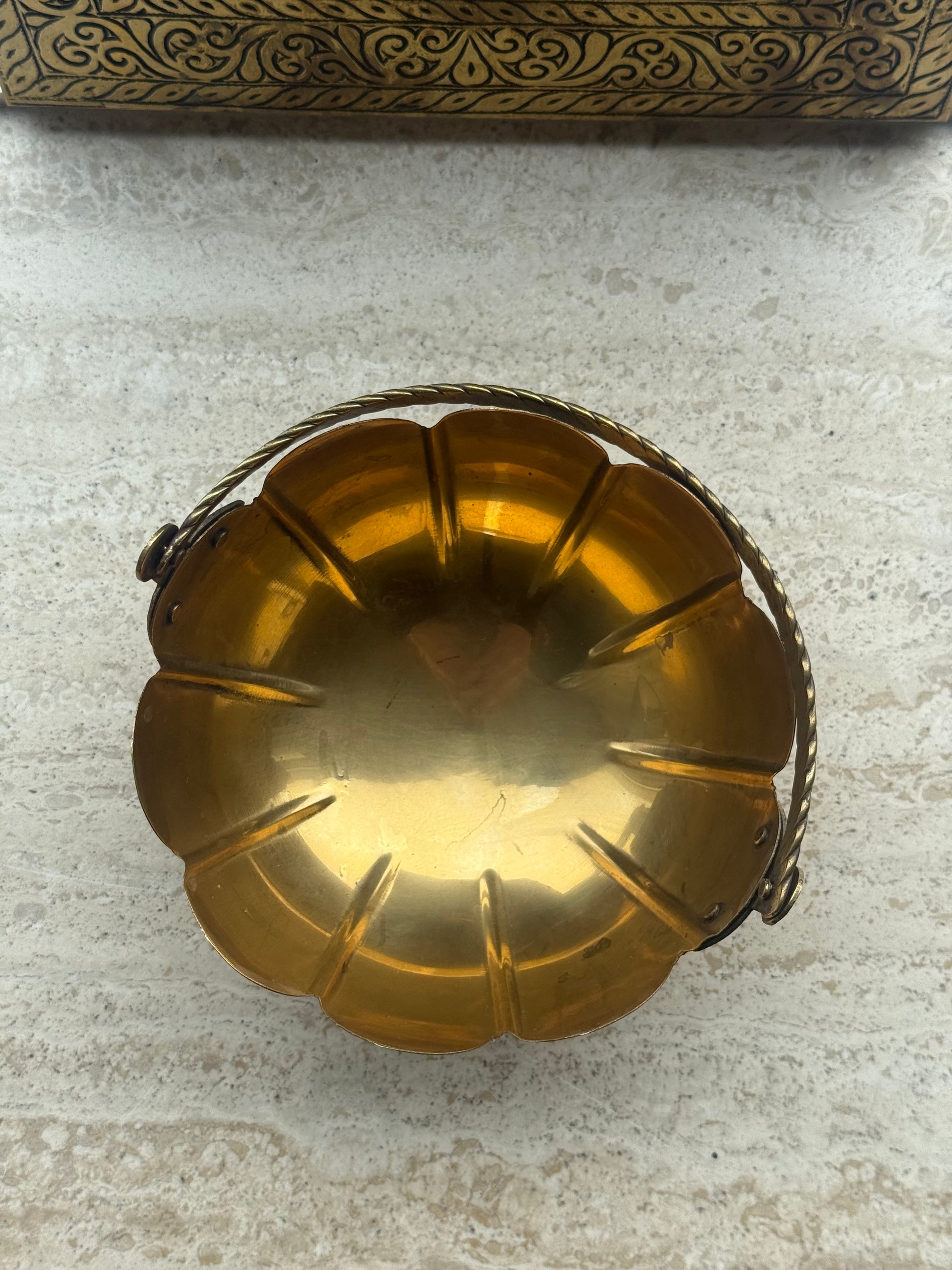 gouden schaaltje met hengsel