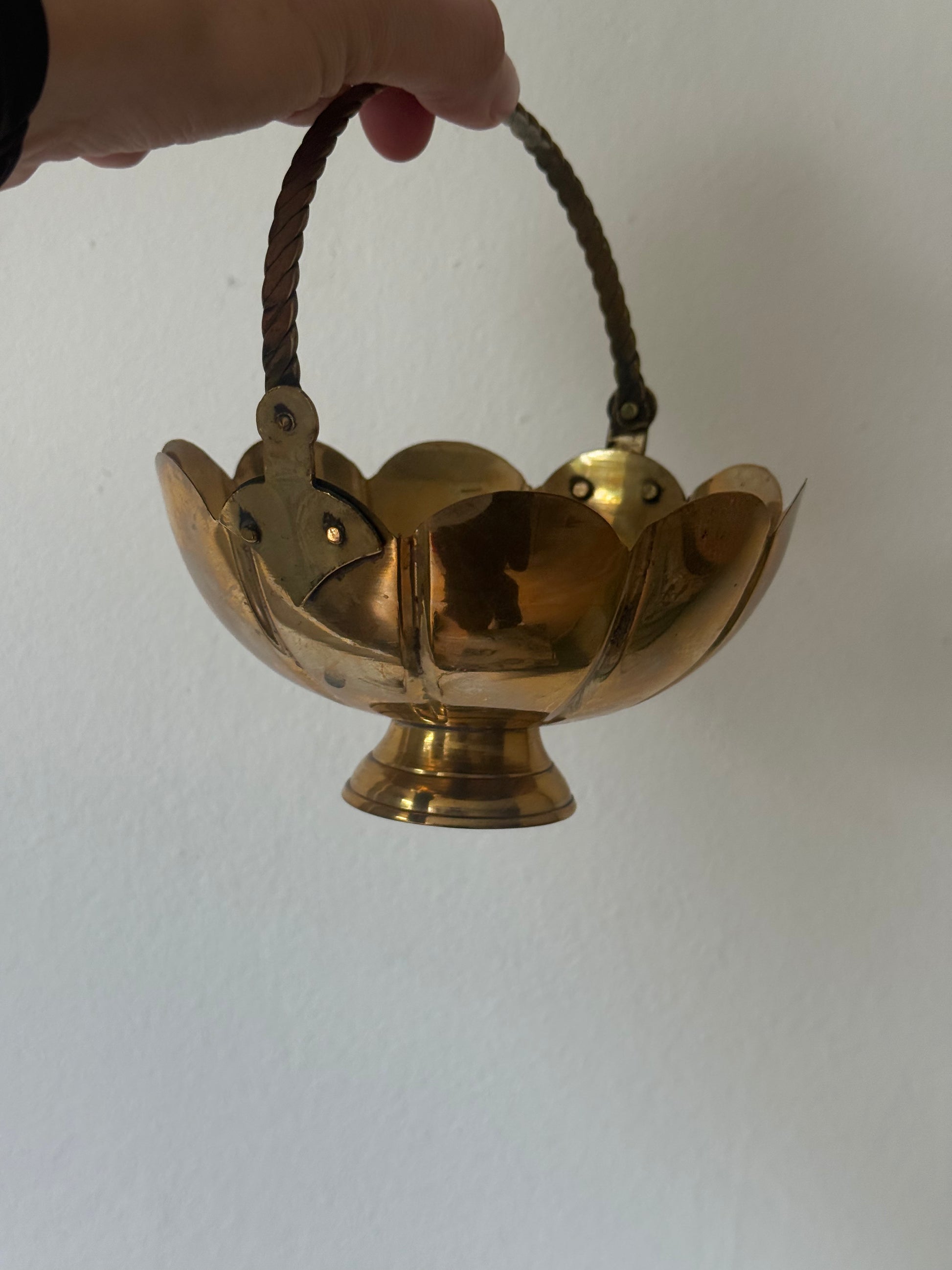 gouden schaaltje met hengsel