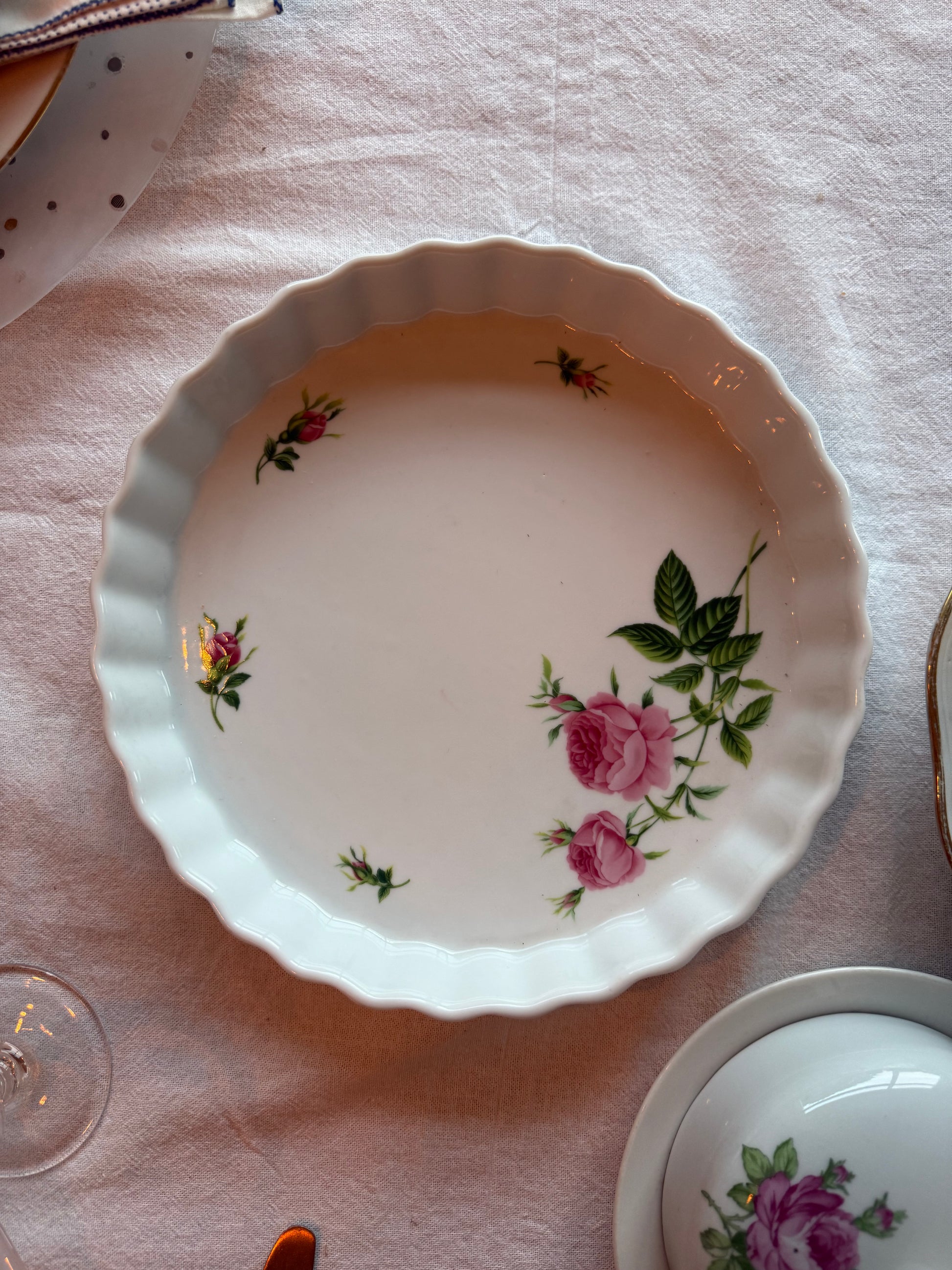 rozen aardewerken bakvorm/ovenschaal