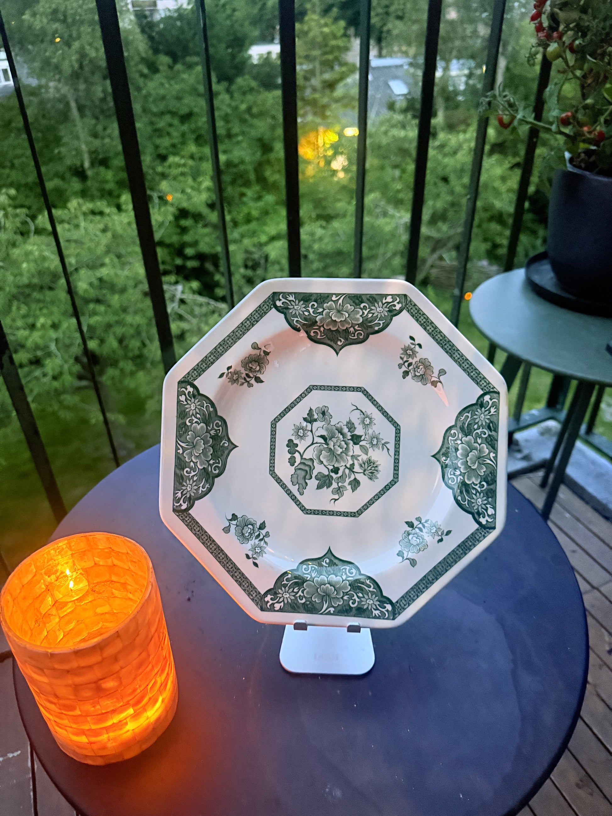 diep + plat bord groen Staffordshire England