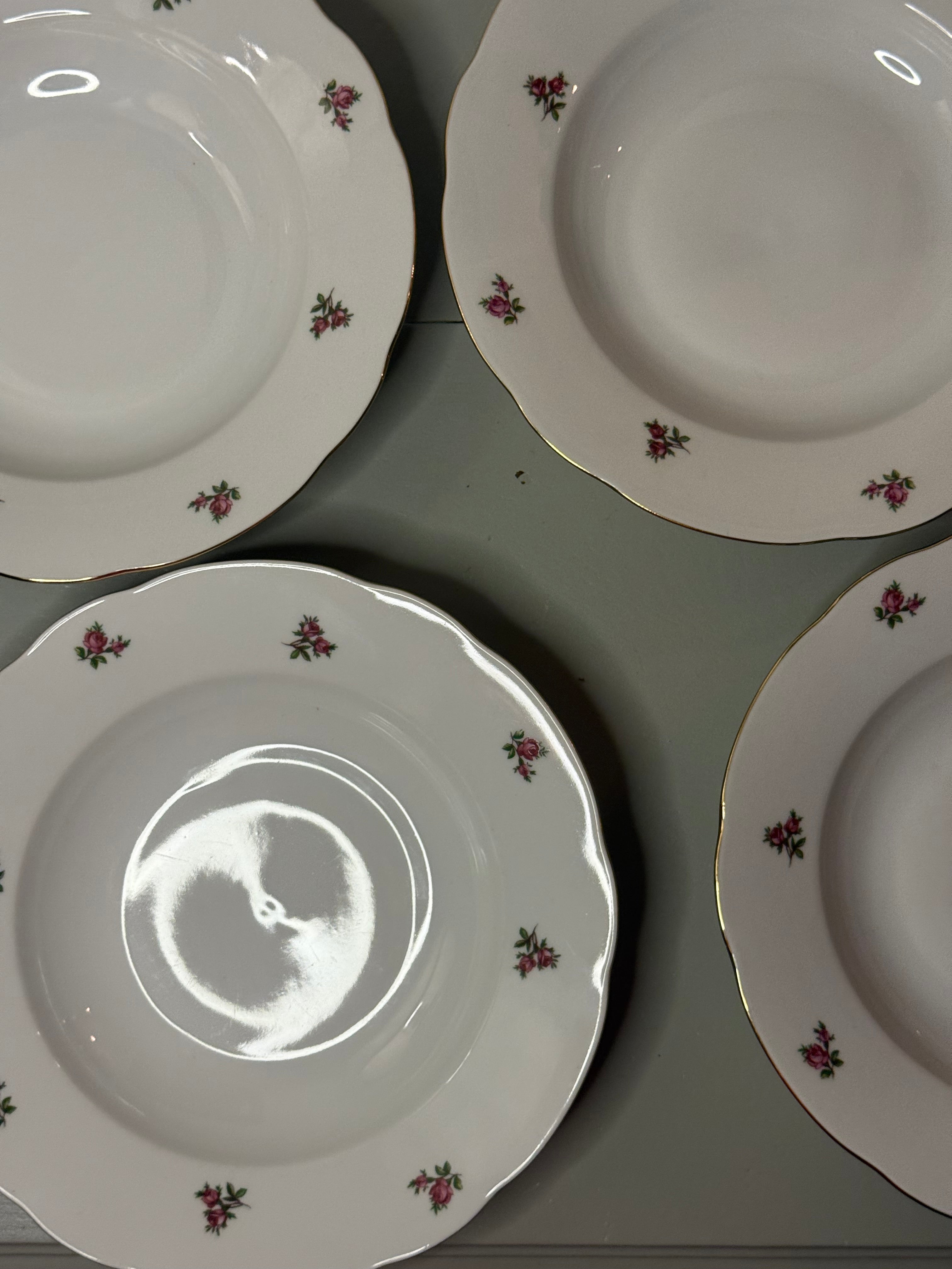 4 diepe borden mini roosjes