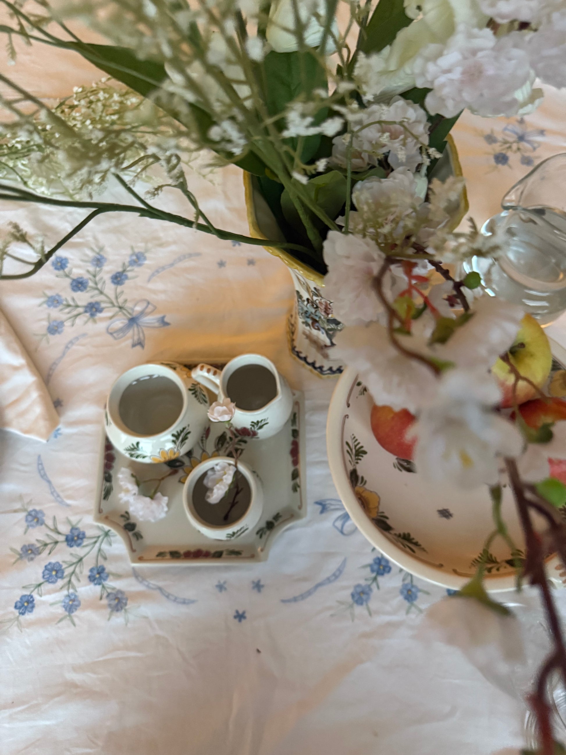 Bord met kannetjes delft blauw