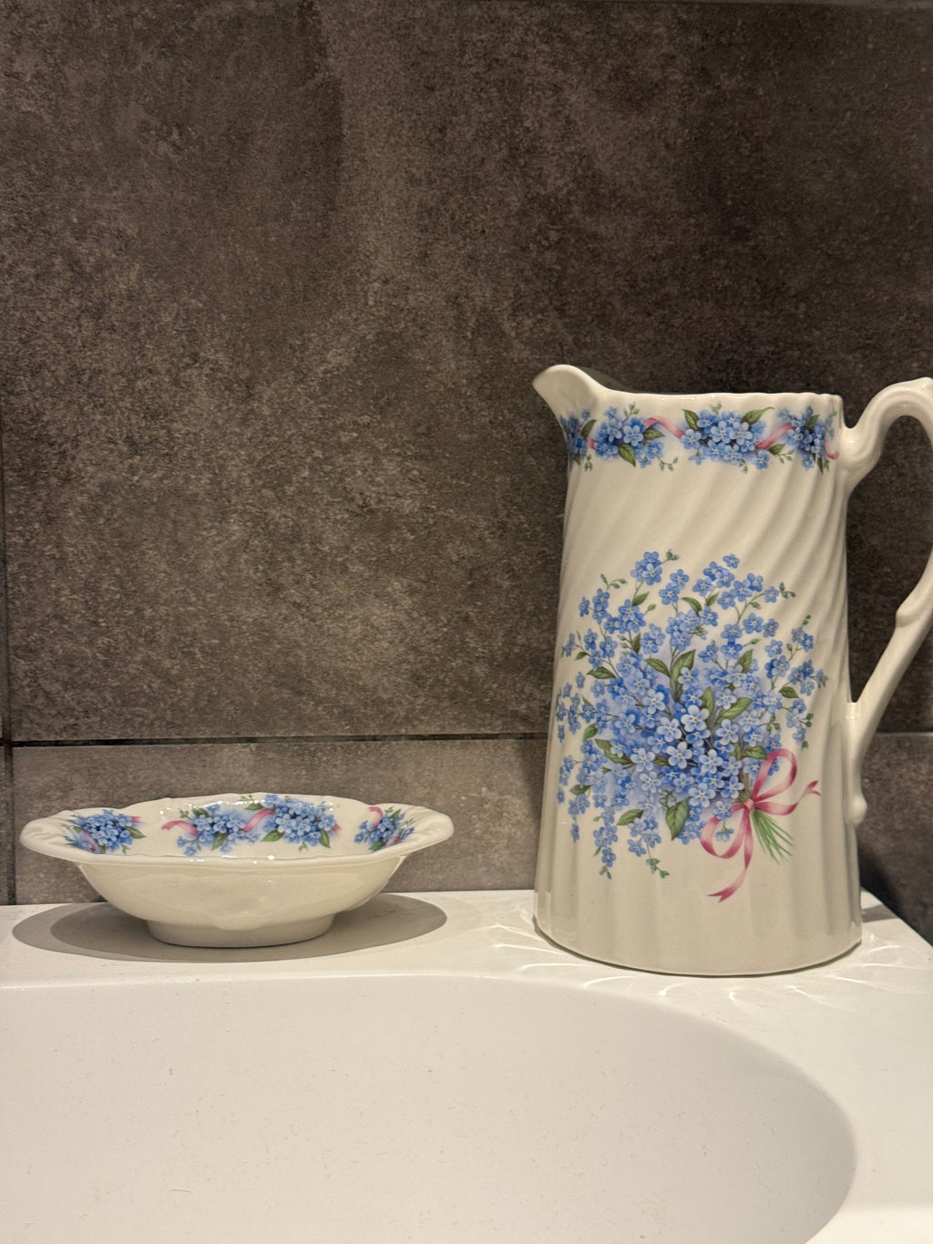 Kan & zeepbakje “meander” made in England.