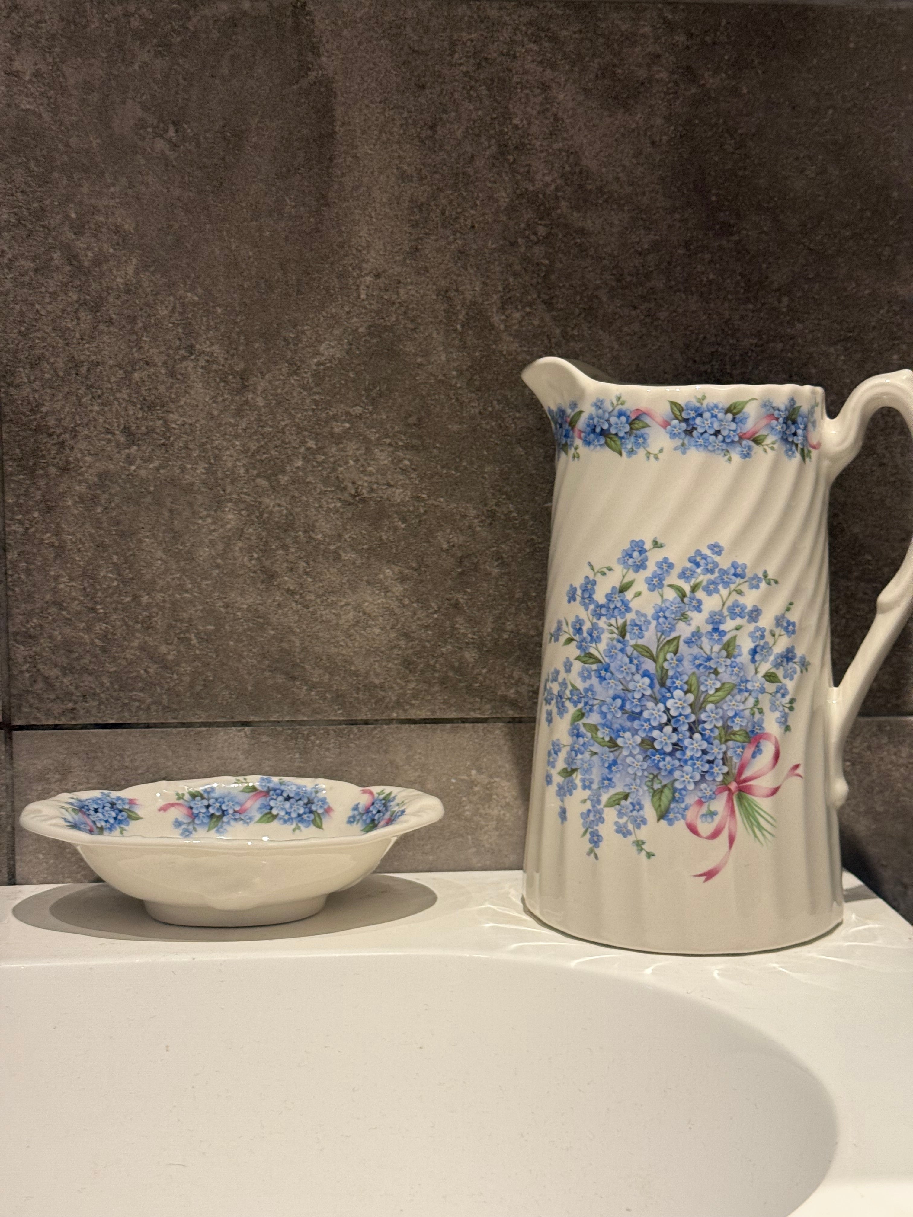 Kan & zeepbakje “meander” made in England.