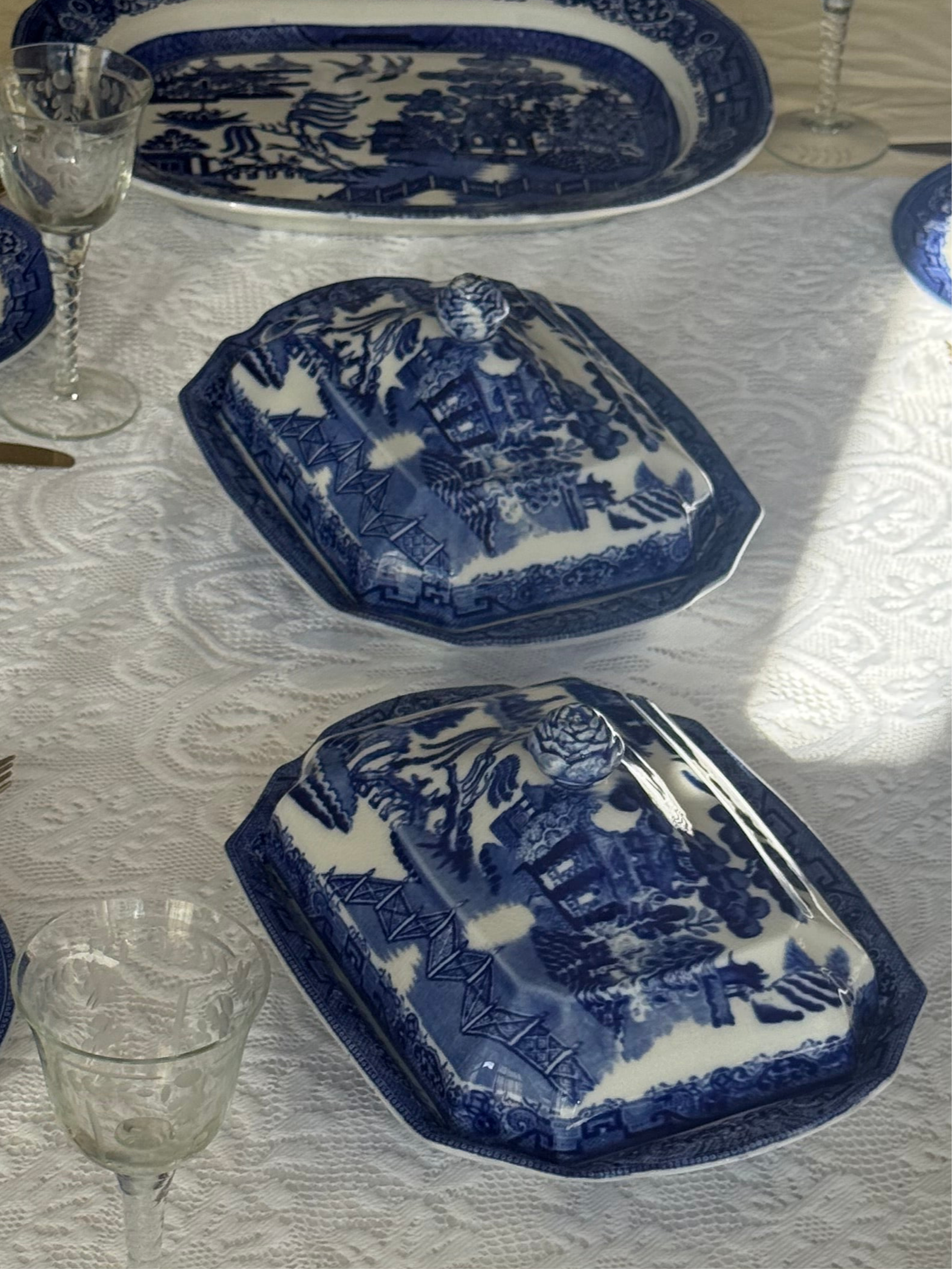 Opdek schalen met deksel. Blue Willow china” merk Baker&Co England.