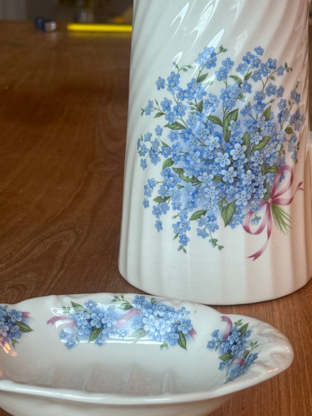 Kan & zeepbakje “meander” made in England.