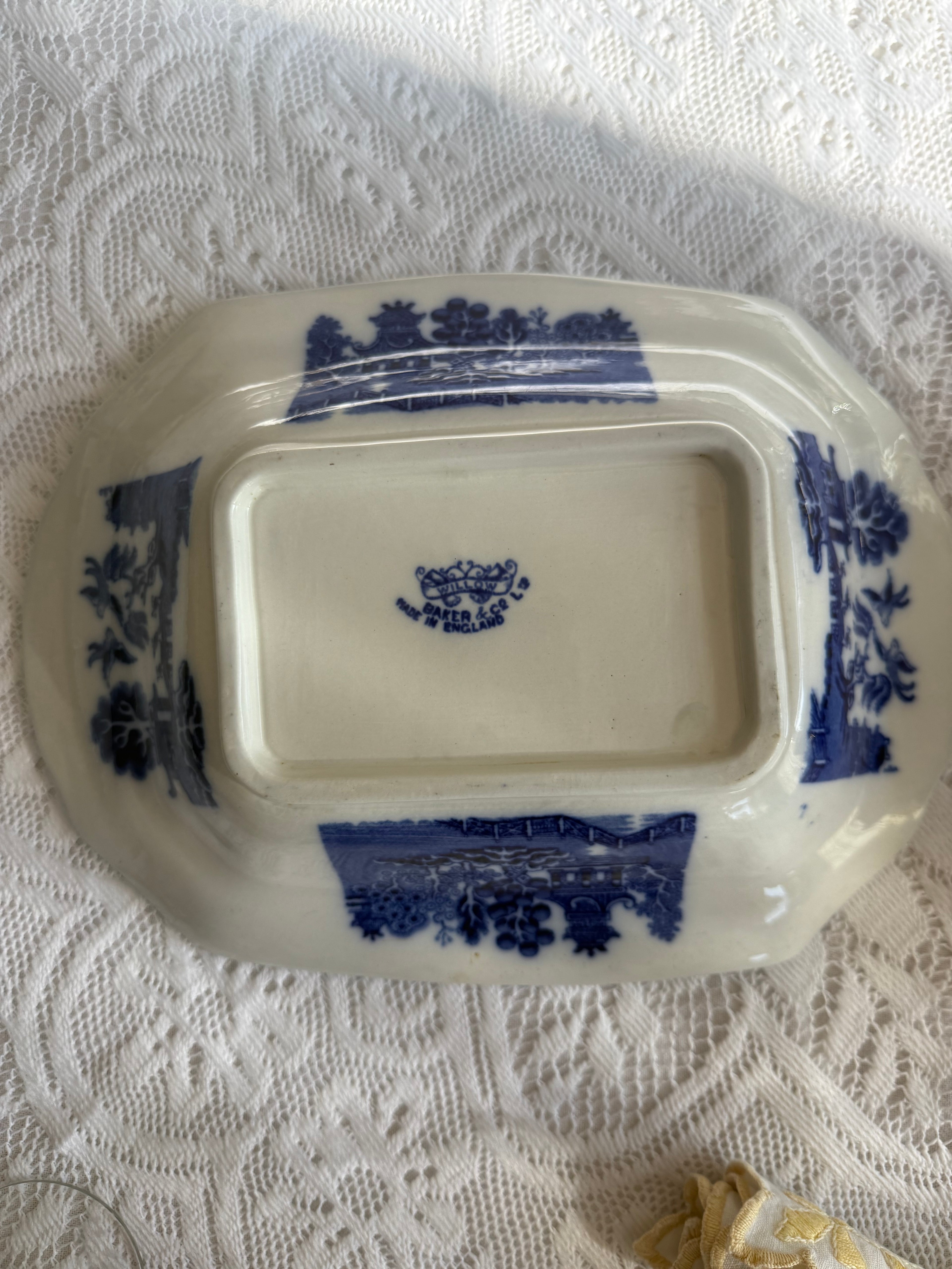 Opdek schalen met deksel. Blue Willow china” merk Baker&Co England.