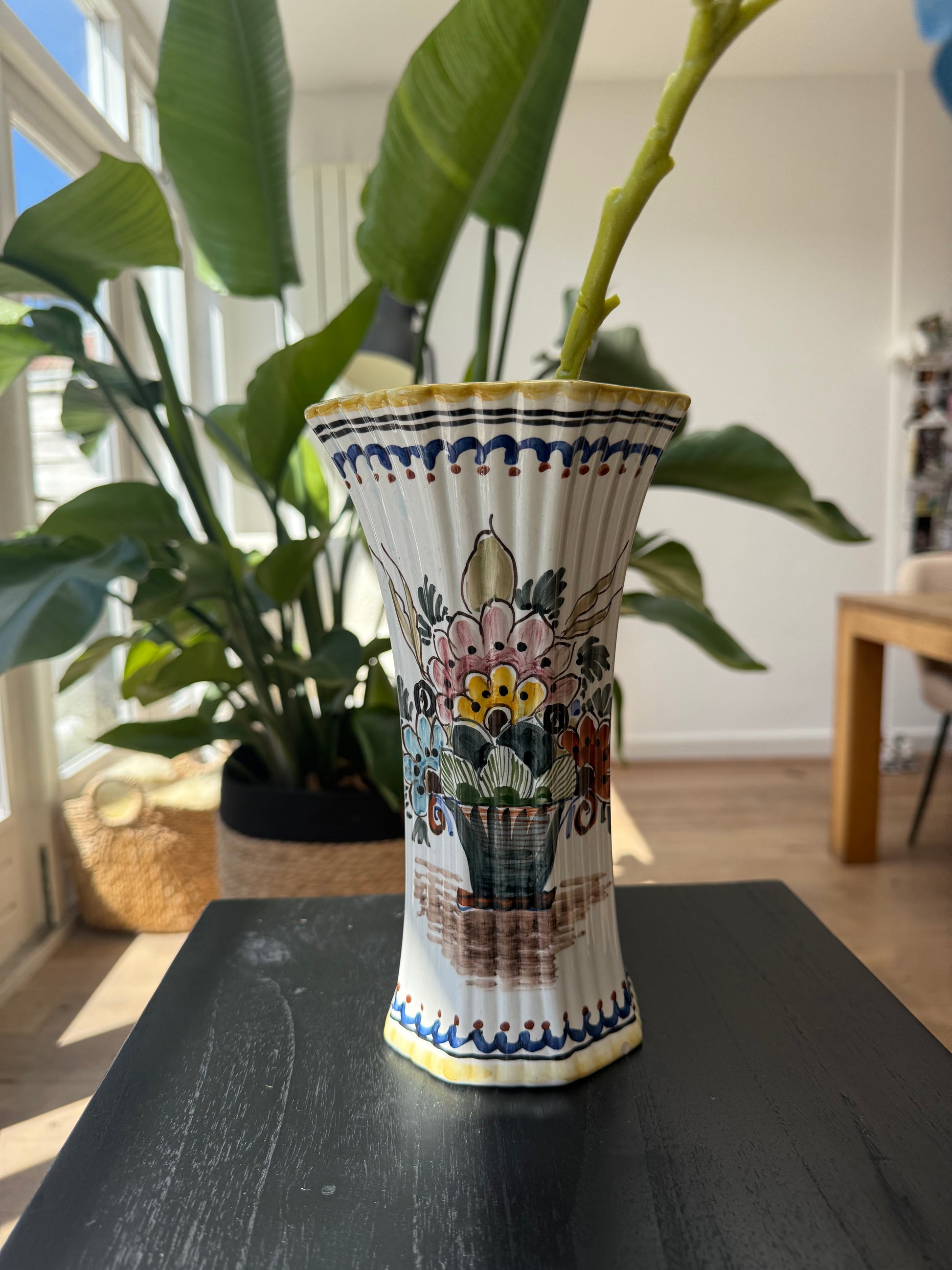Delfstblauw handgeschilderde vaas