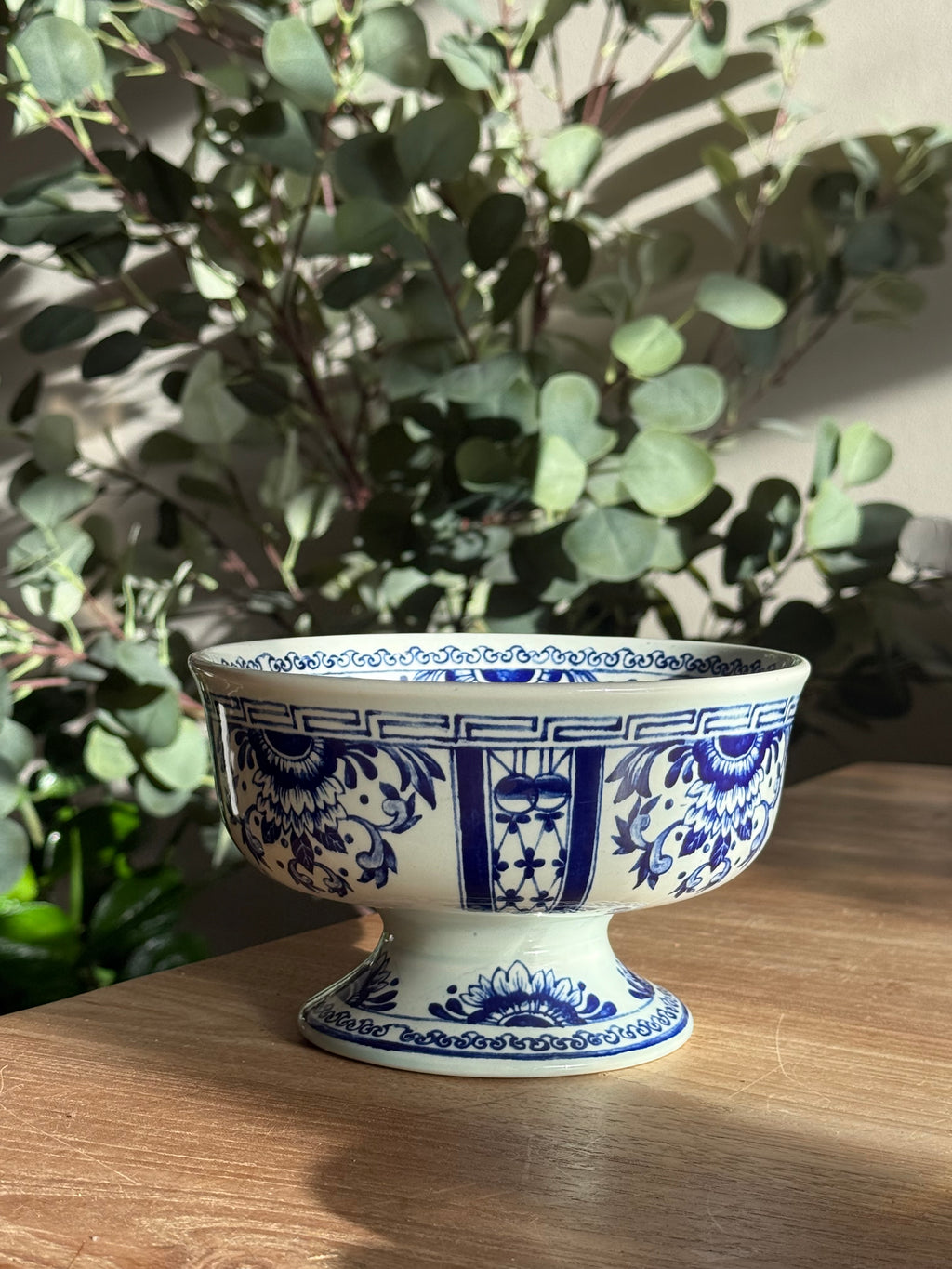 Antieke Boch kom op voet “Amsterdam” decor.