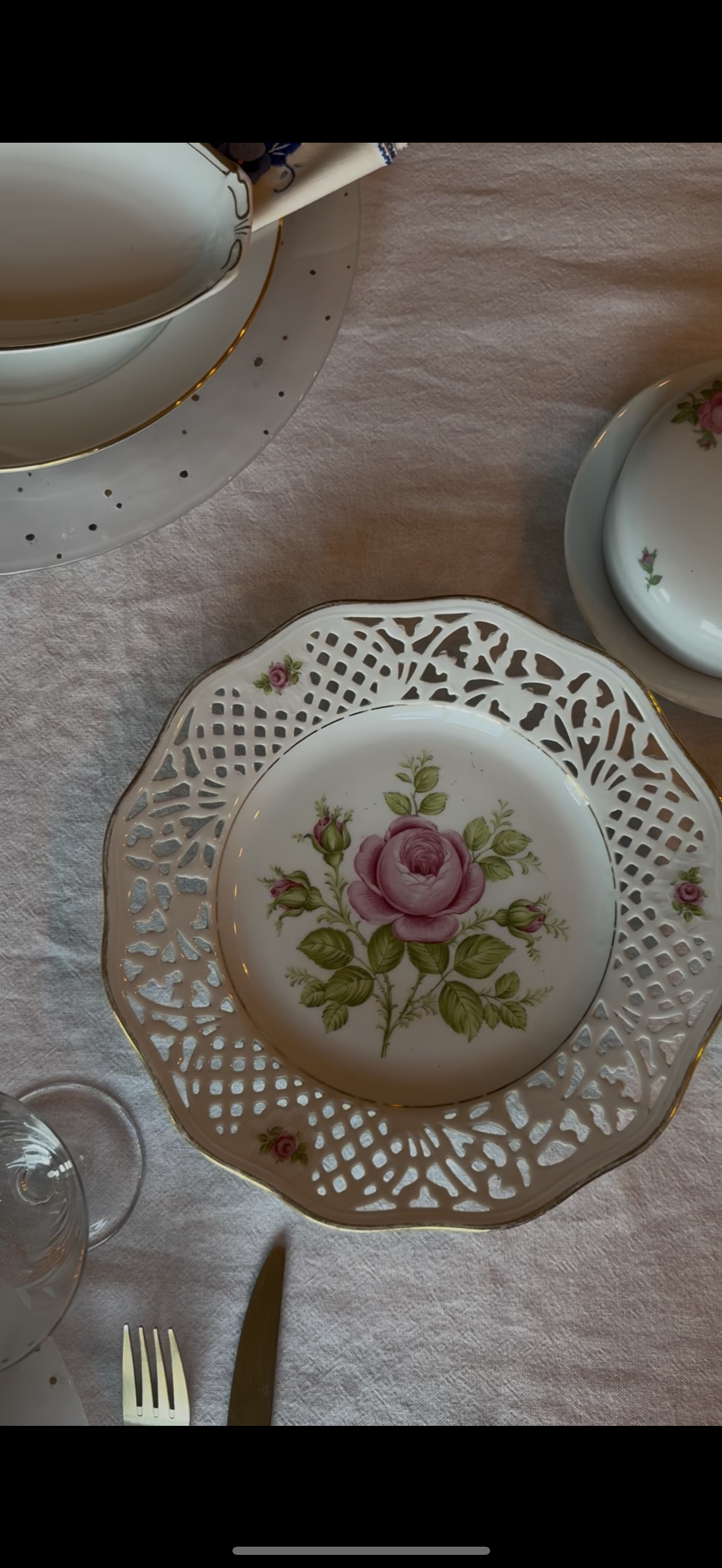 Roze rozen koekjesbord