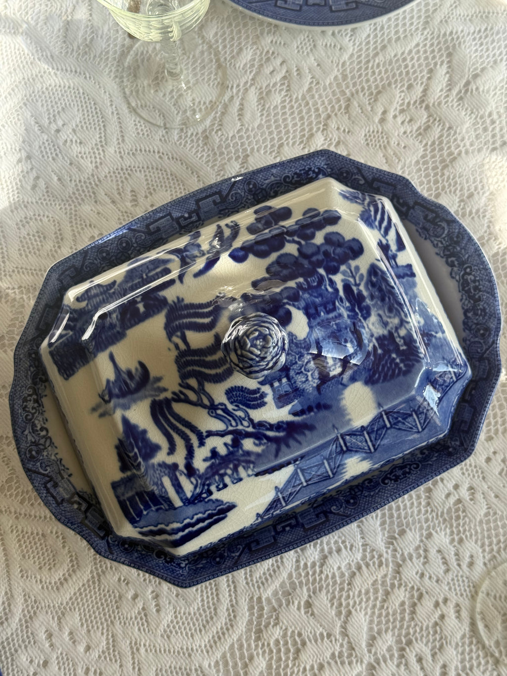 Opdek schalen met deksel. Blue Willow china” merk Baker&Co England.