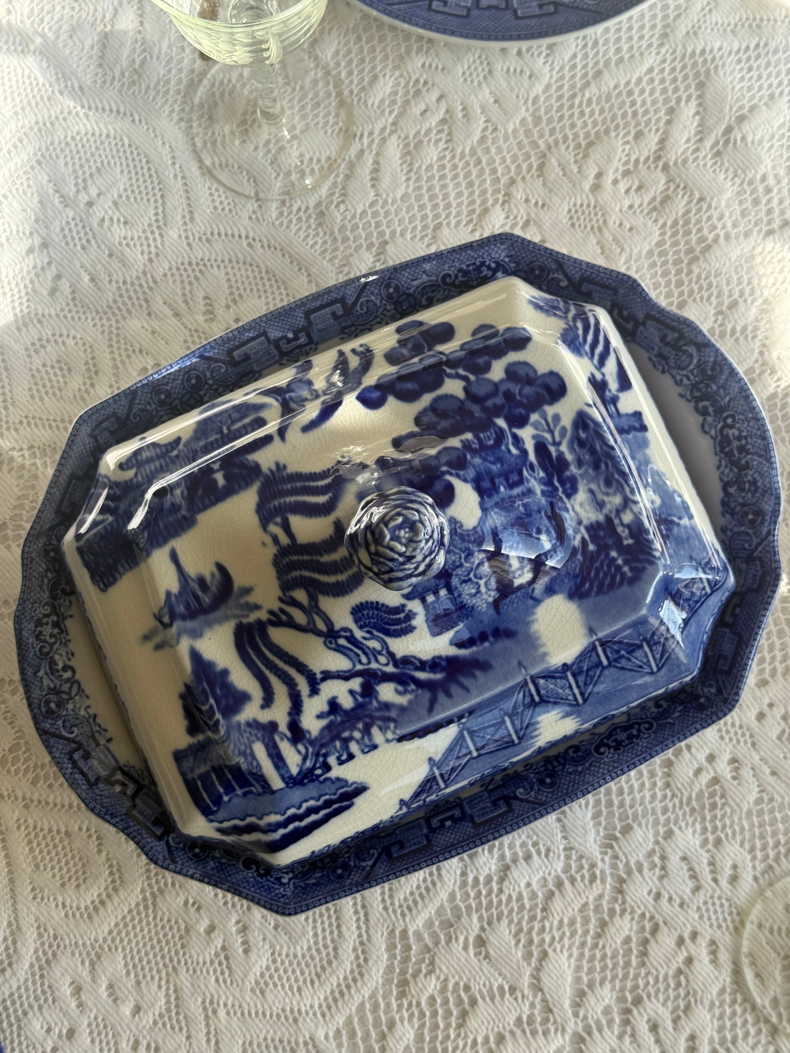 Opdek schalen met deksel. Blue Willow china” merk Baker&Co England.