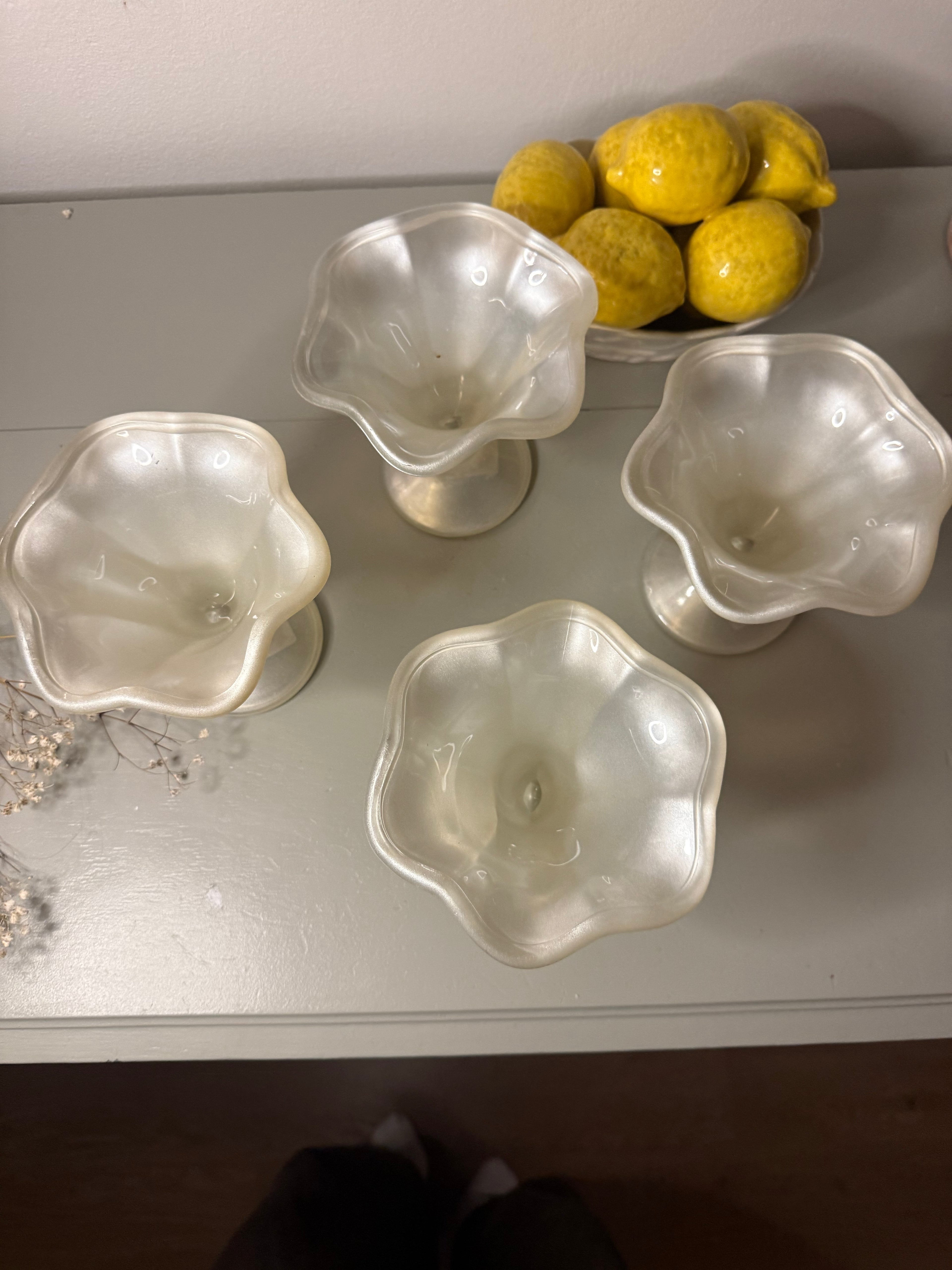 Parelmoer kleurige ijscoupes