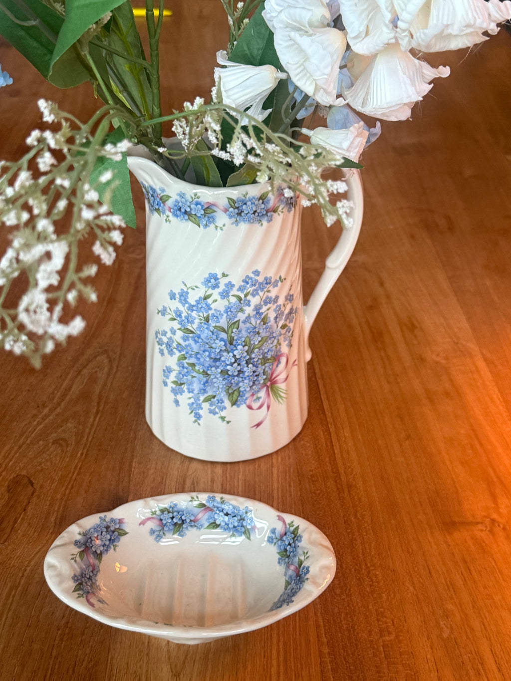 Kan & zeepbakje “meander” made in England.