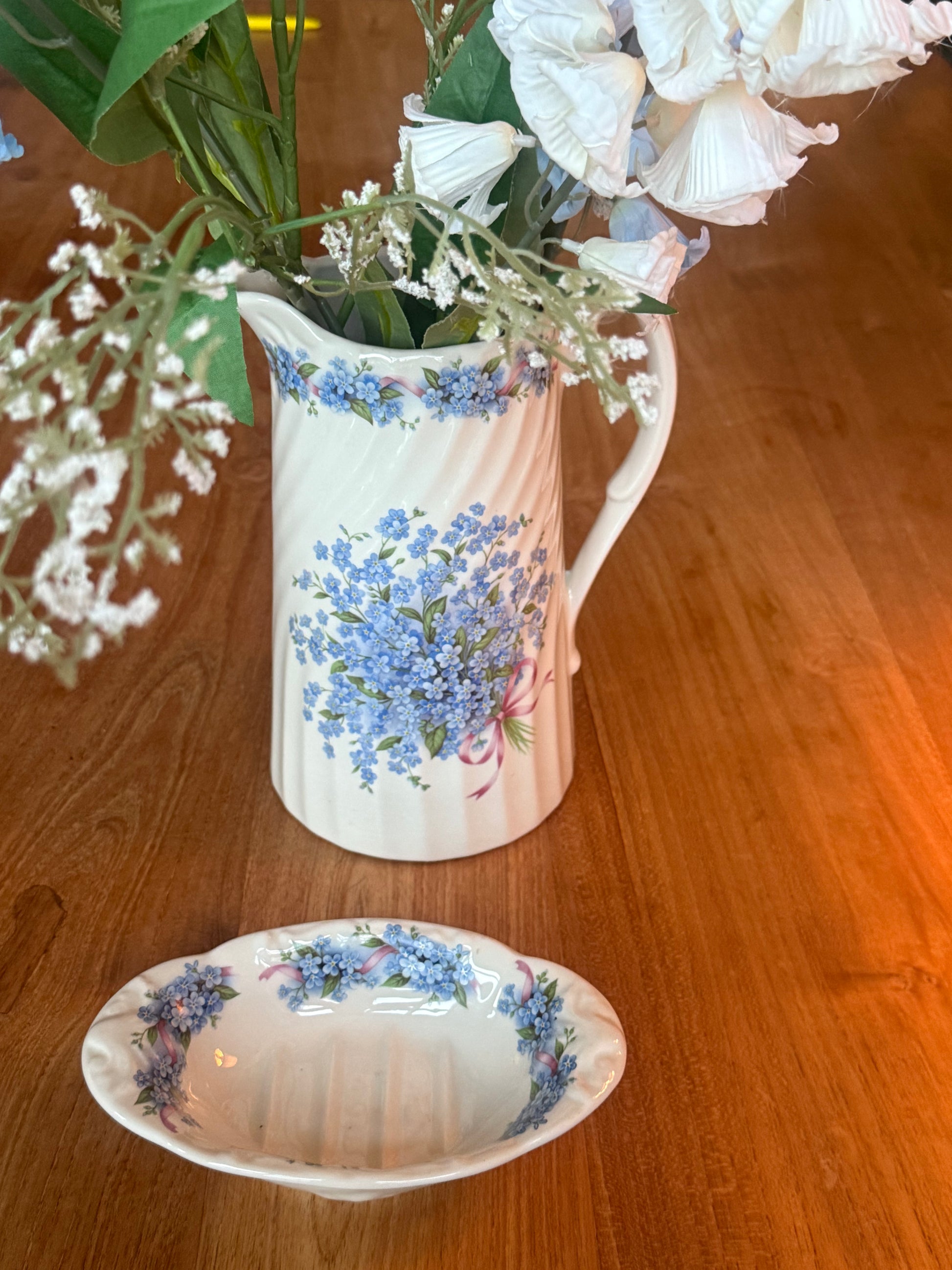 Kan & zeepbakje “meander” made in England.