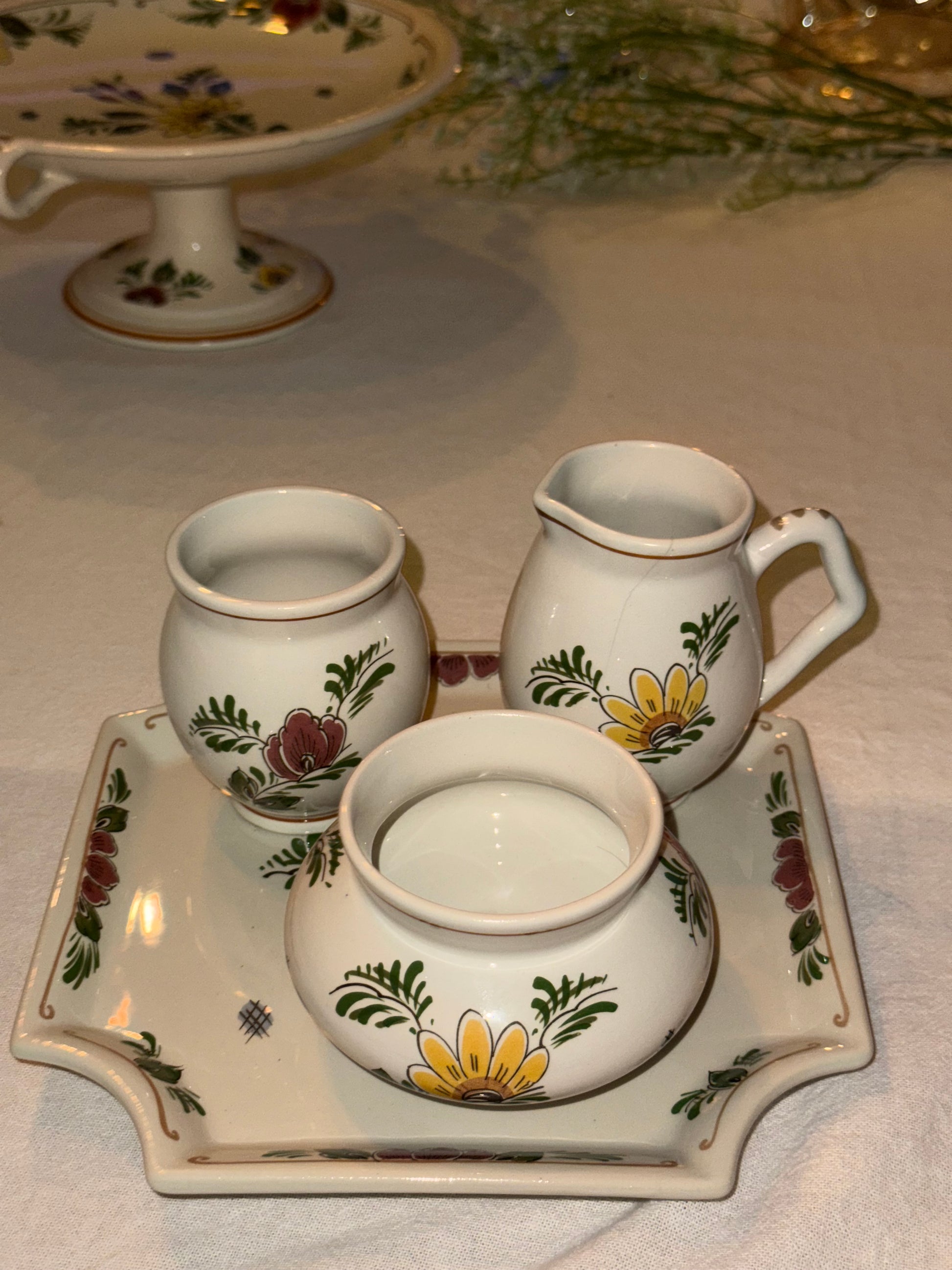 Bord met kannetjes delft blauw