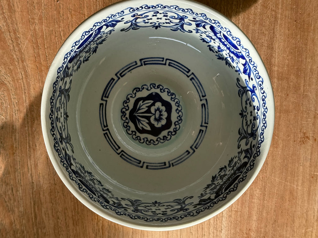 Antieke Boch kom op voet “Amsterdam” decor.