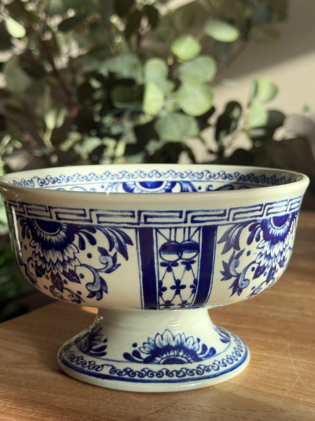 Antieke Boch kom op voet “Amsterdam” decor.