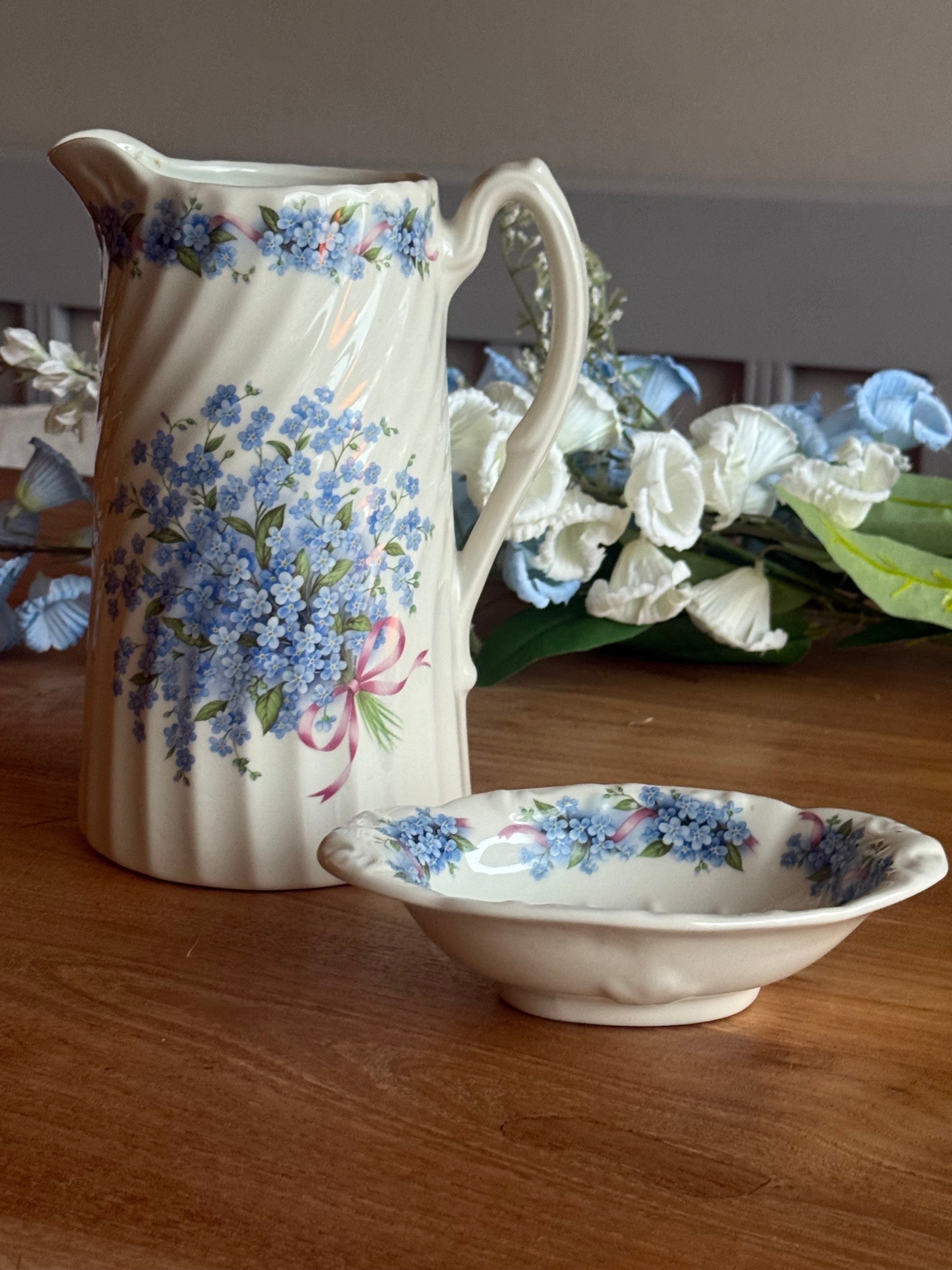 Kan & zeepbakje “meander” made in England.