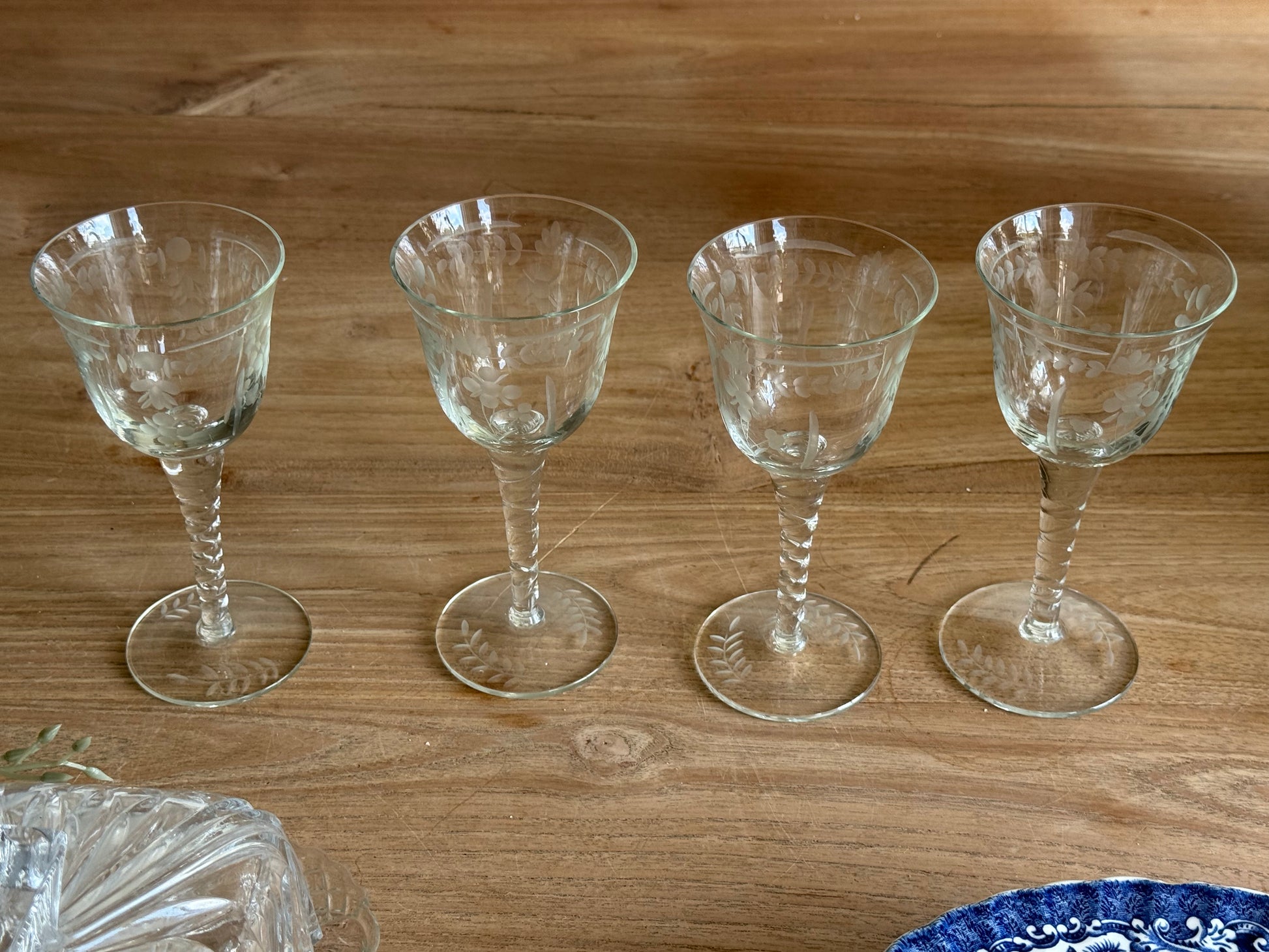 4 vintage gegraveerde glazen