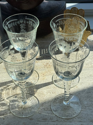 4 vintage gegraveerde glazen