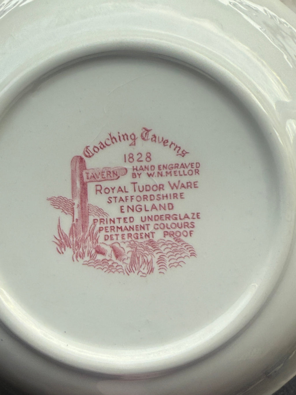 Coaching Taverns schaal in roze - Johnson Brothers, England