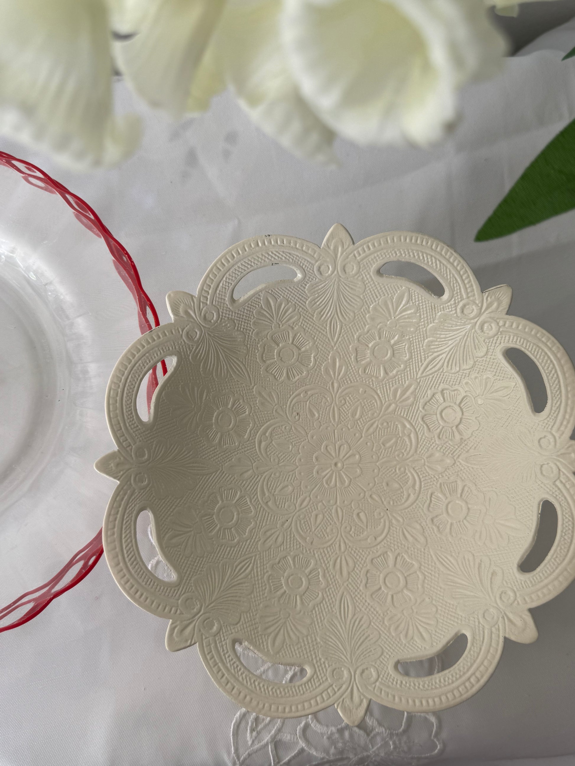 schaaltje wit met werkje