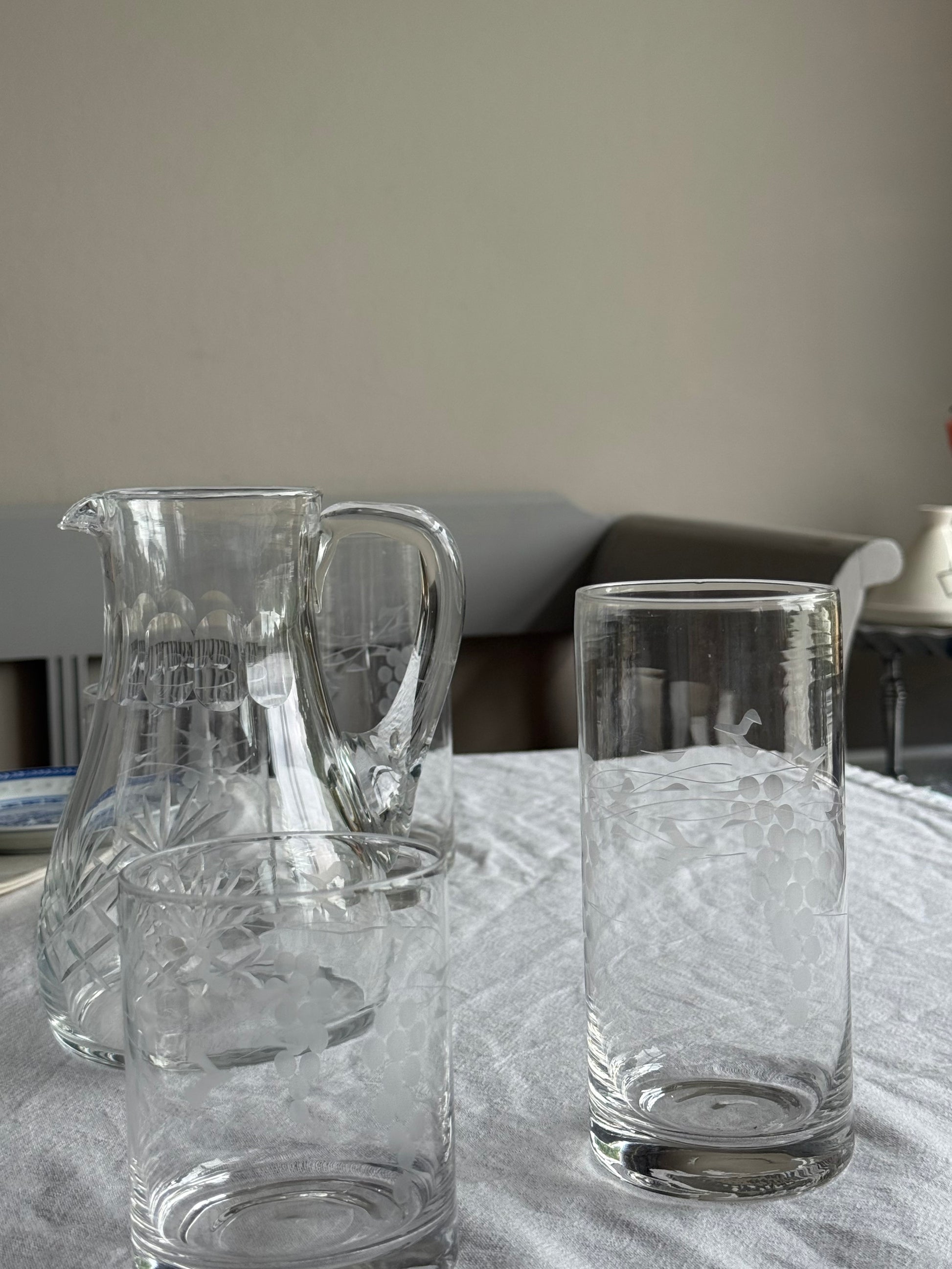 vintage waterkan met werkje