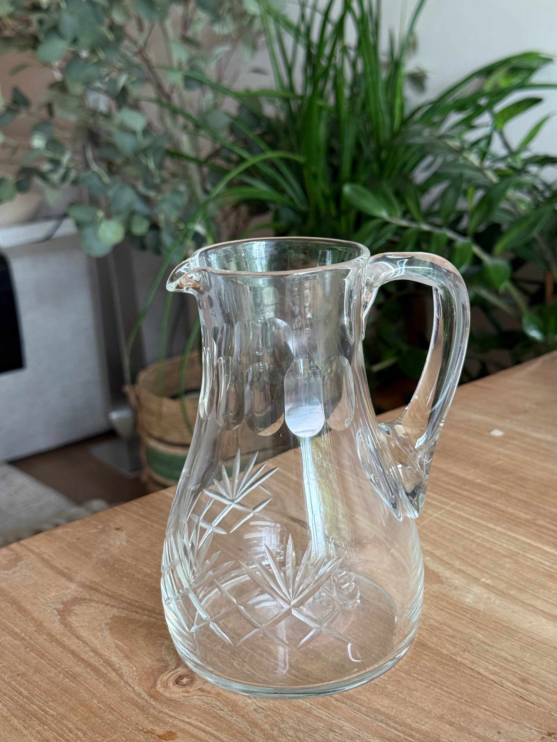 vintage waterkan met werkje