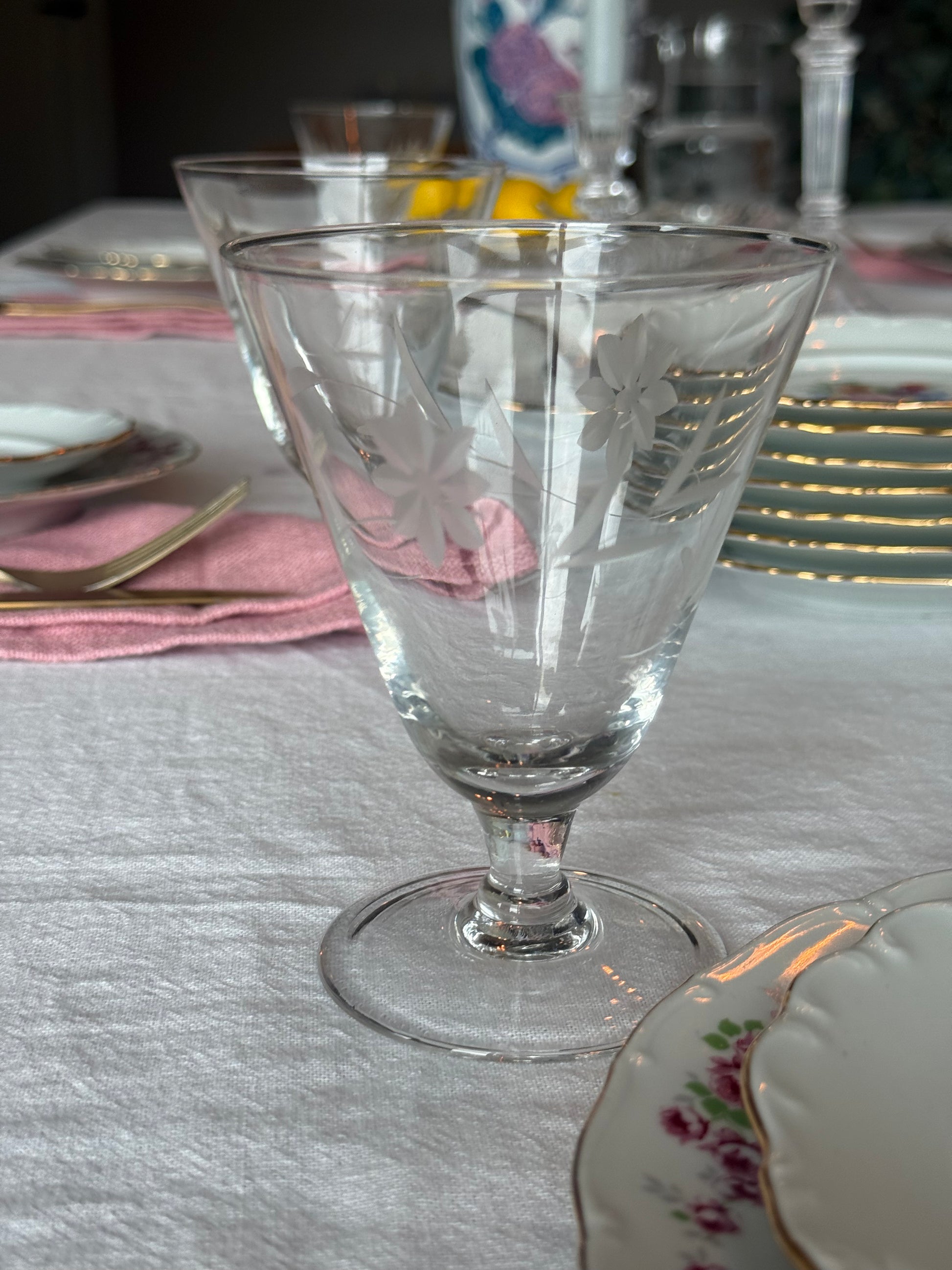 antieke glazen met gegraveerde bloemen (4st)