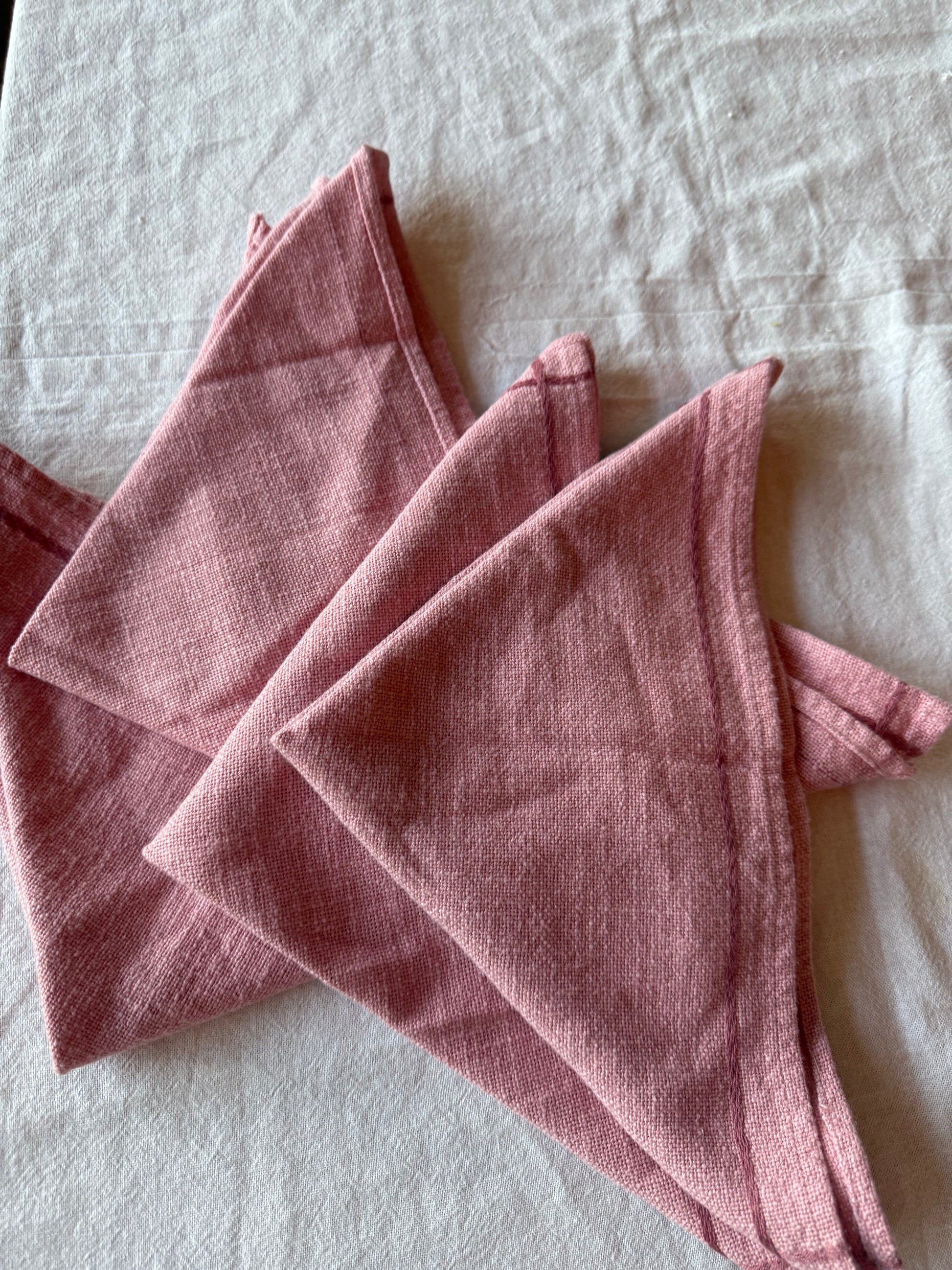 4 roze servetten