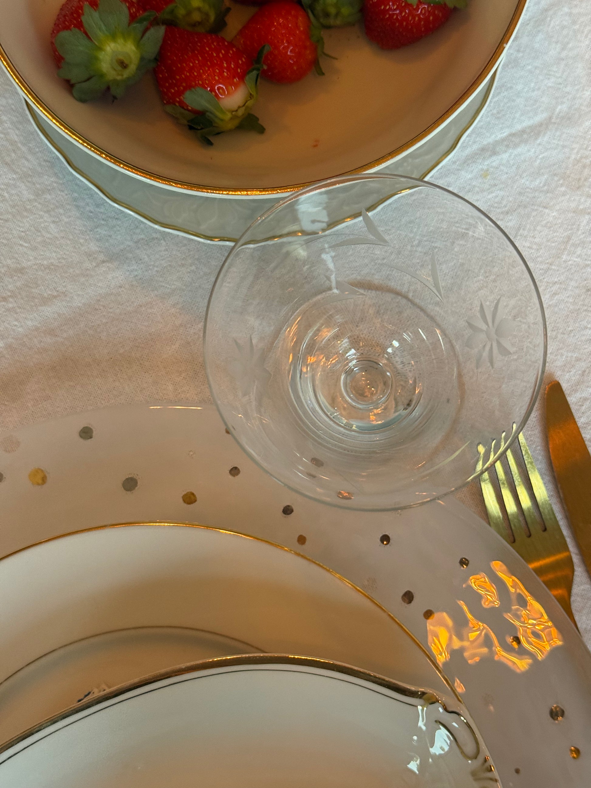 antieke glazen met gegraveerde bloemen (4st)