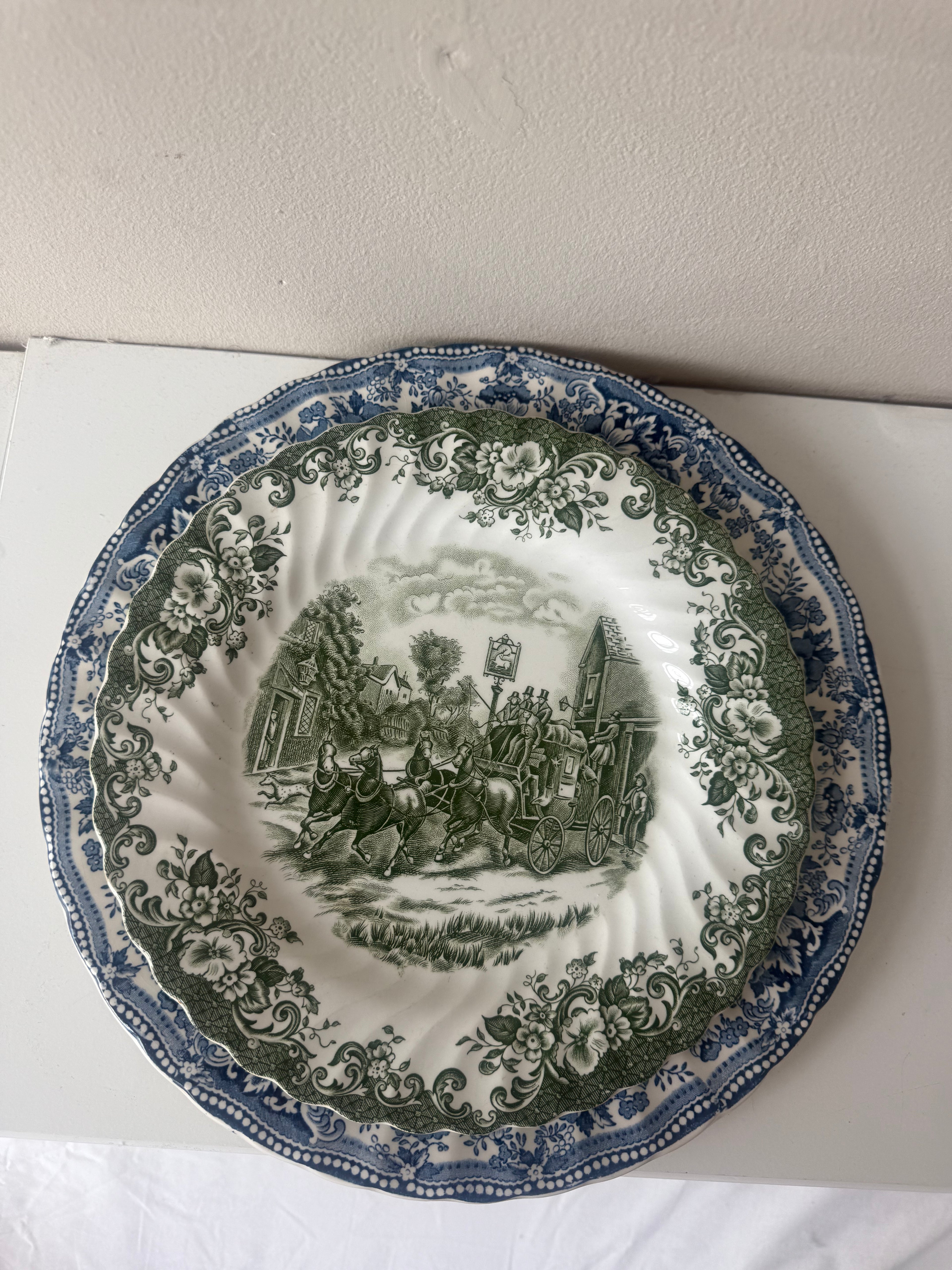 Groot bord Tonquin by Myott. blauw