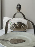 bord met decoratief handvat