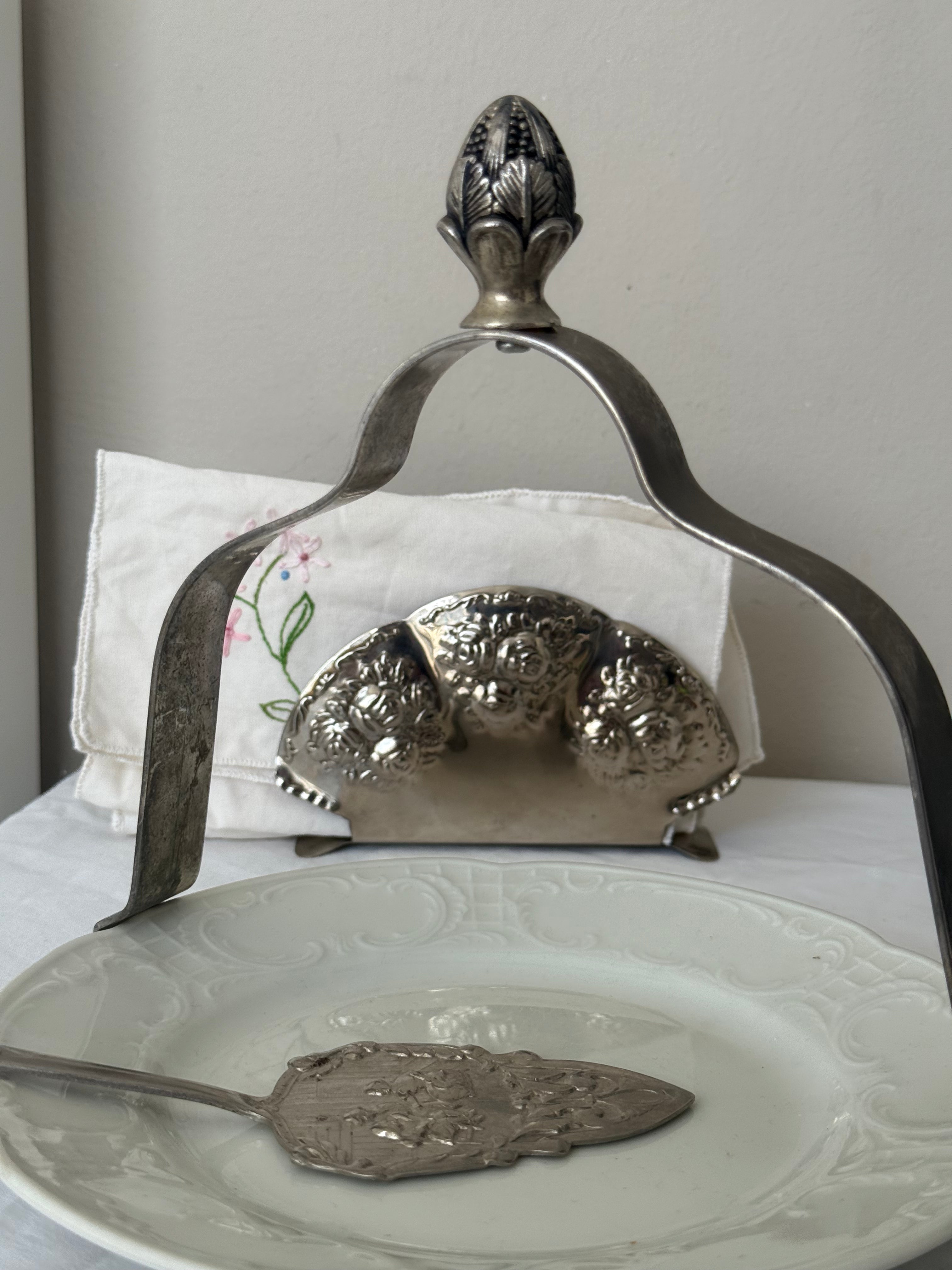 bord met decoratief handvat