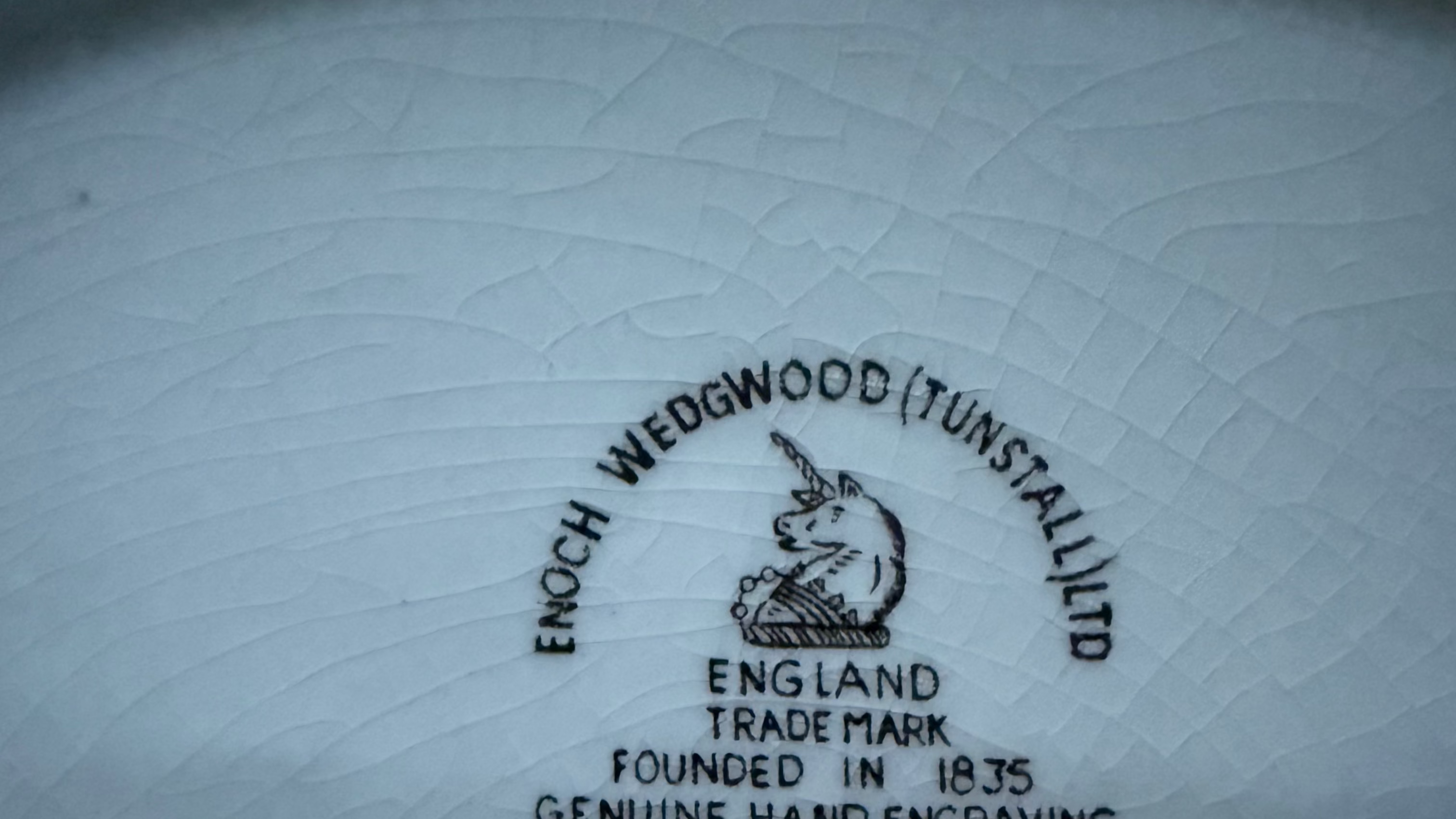 bruine serveerschaal Wedgewood.