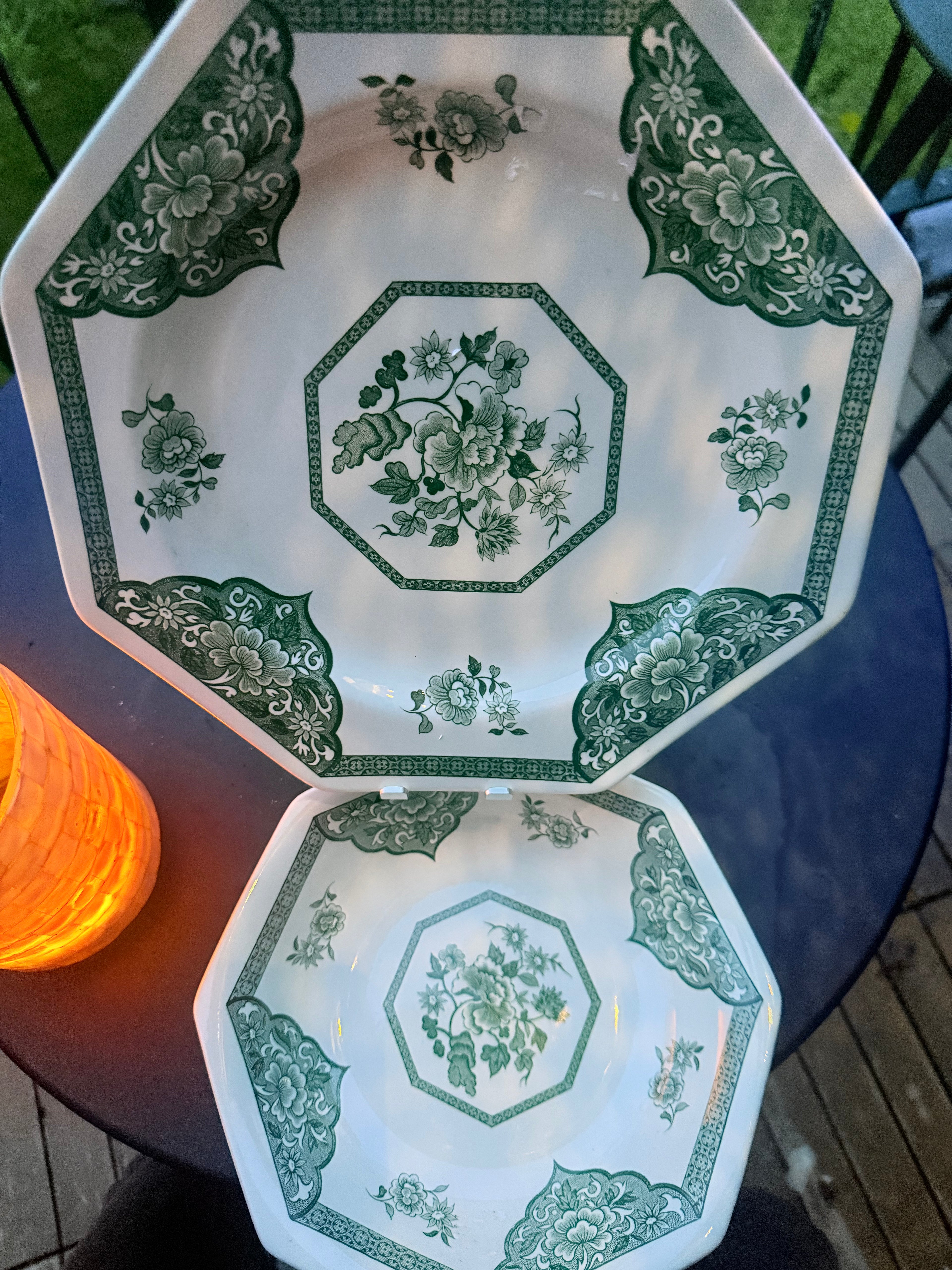 diep + plat bord groen Staffordshire England