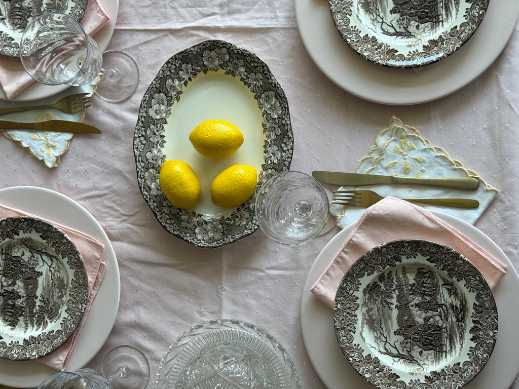bruine serveerschaal Wedgewood.