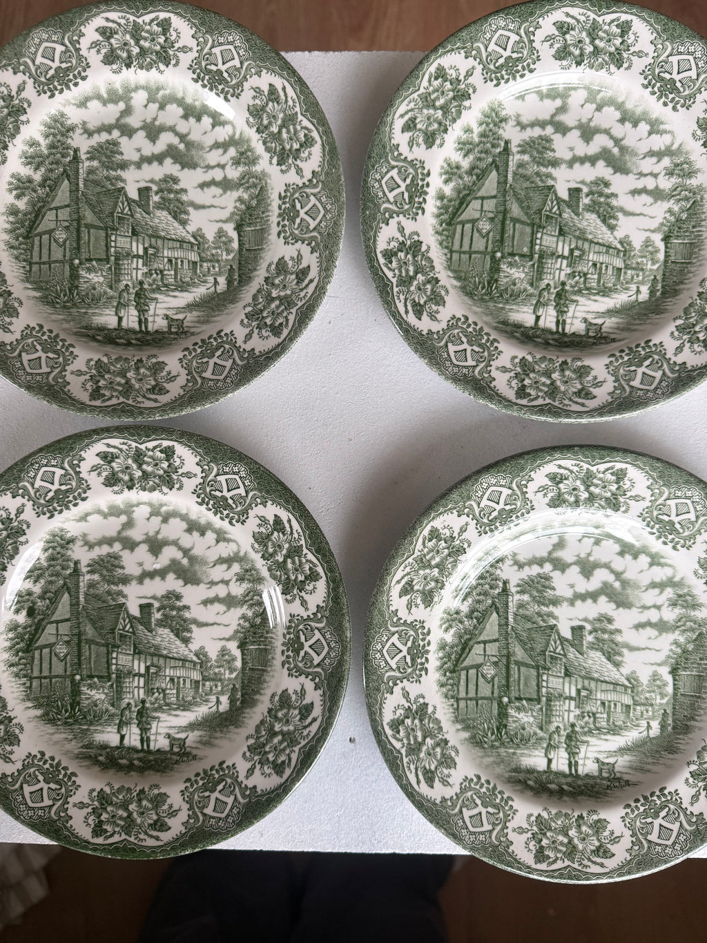 Old inns series borden in groen (4st.) Ironstone England. 16 cm.