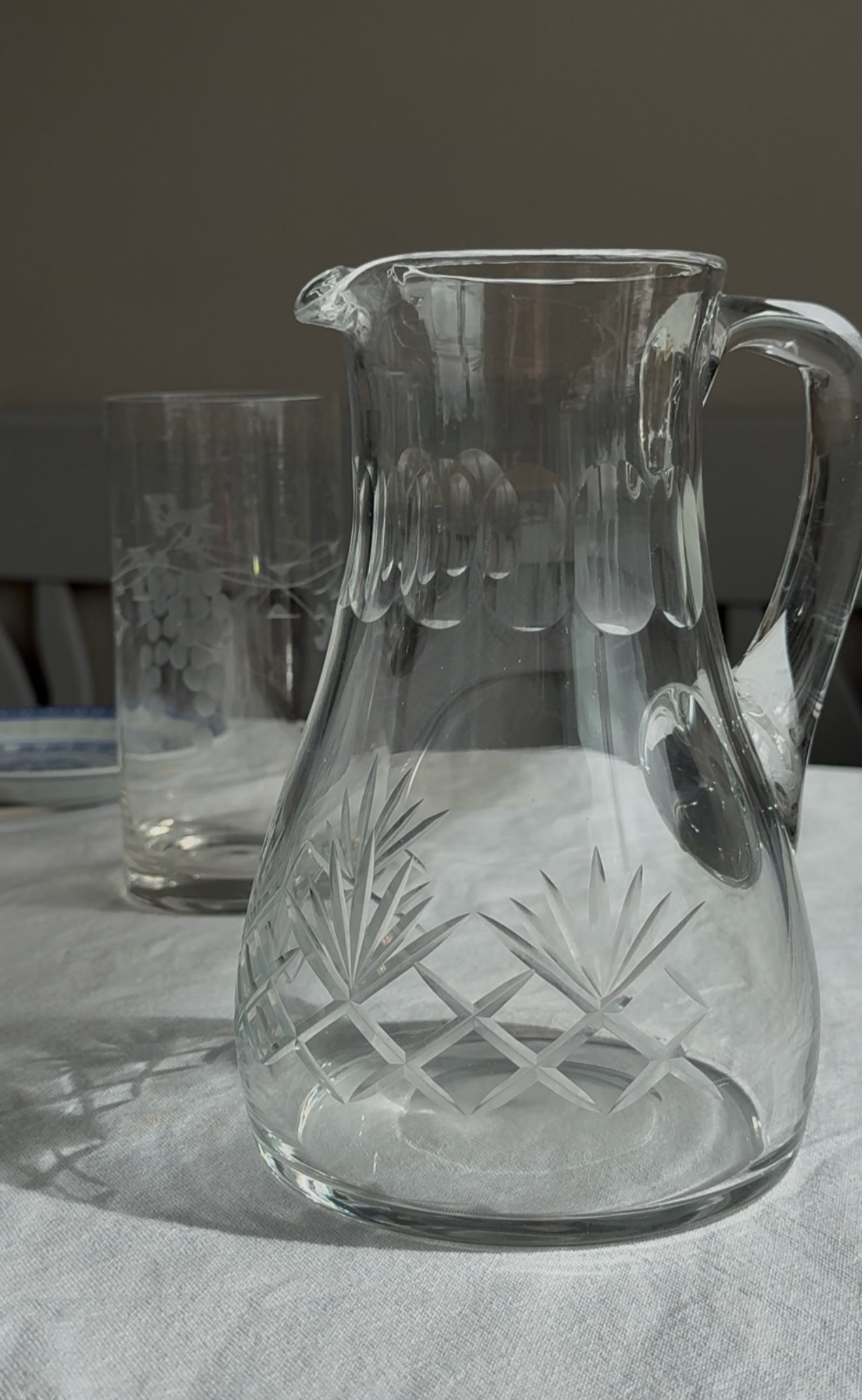 vintage waterkan met werkje